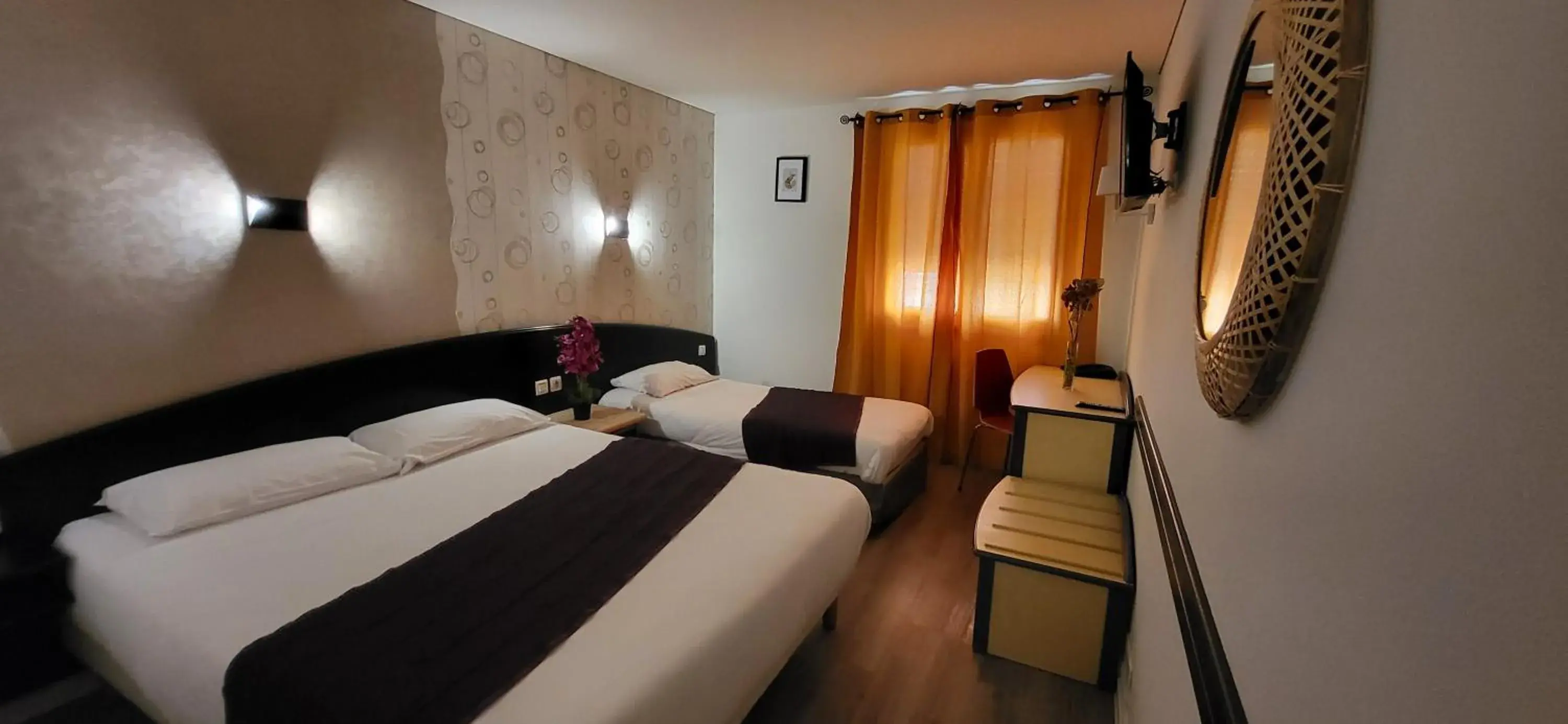 Twin Room with Shower in Hôtel AUSTRIA Style -Ex Nestor Hôtel Twin Room with Shower in Hôtel AUSTRIA Style -Ex Nestor Hôtel