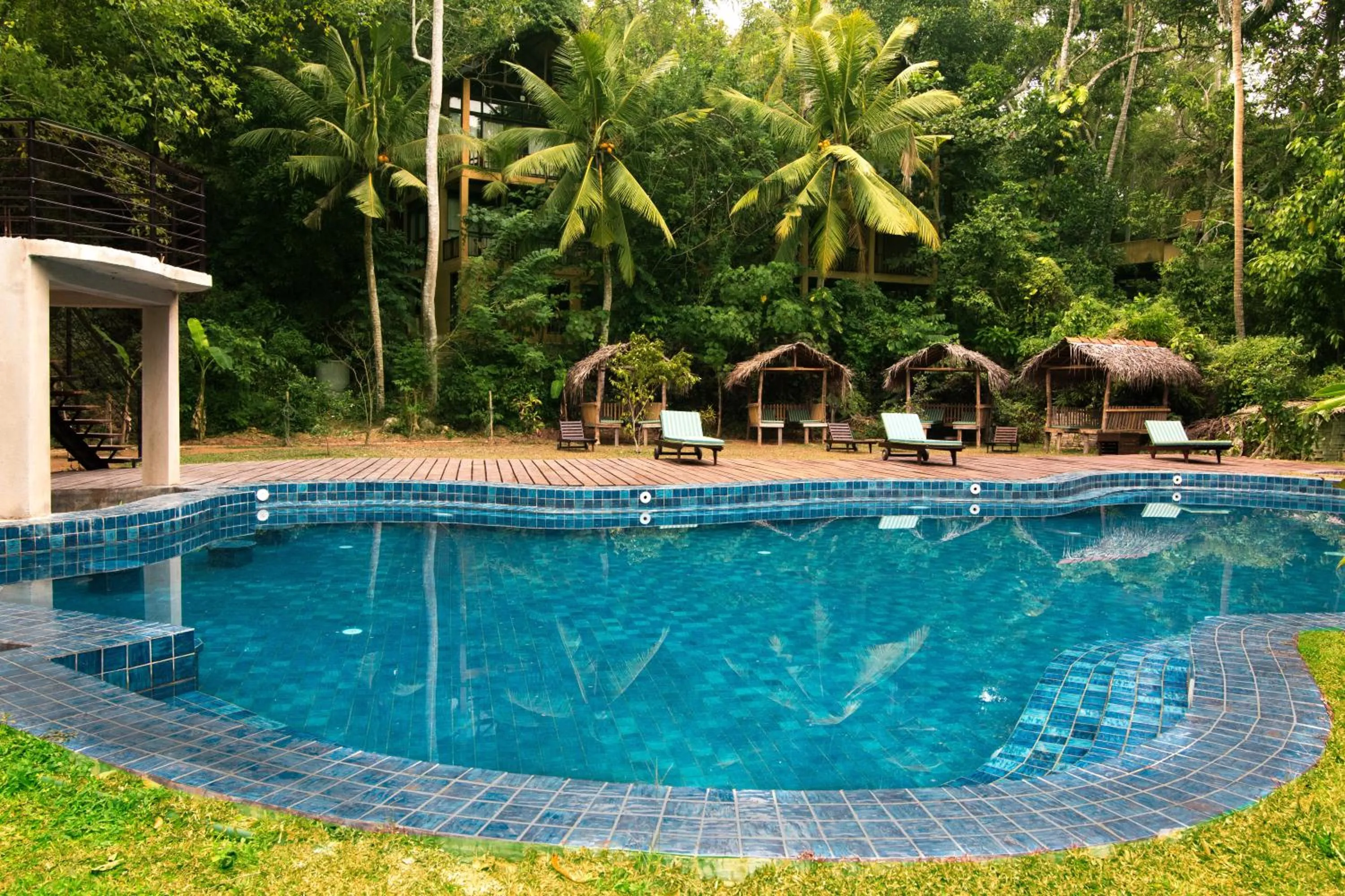Swimming pool in Jungle Village Unawatuna