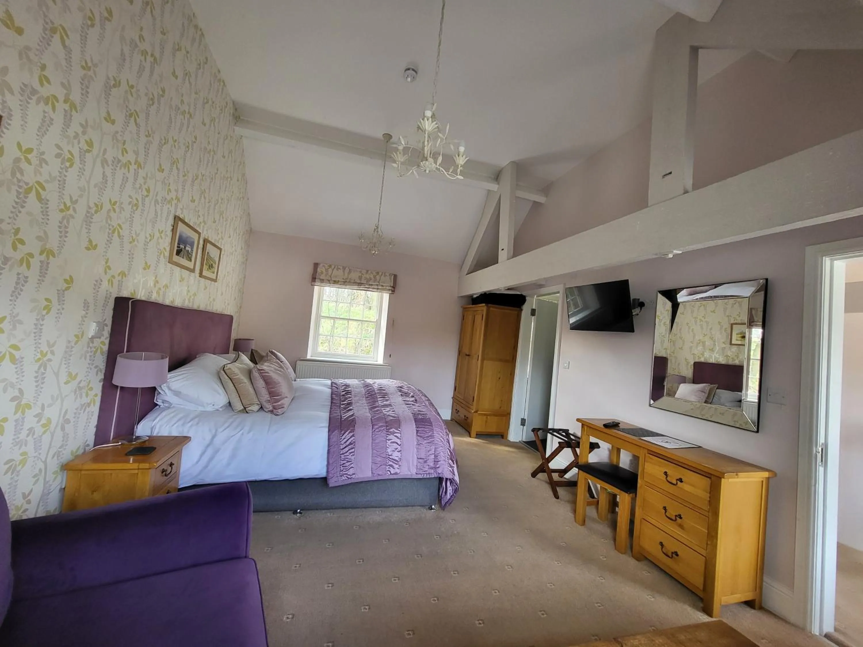 Bed in The Manifold Inn Hotel