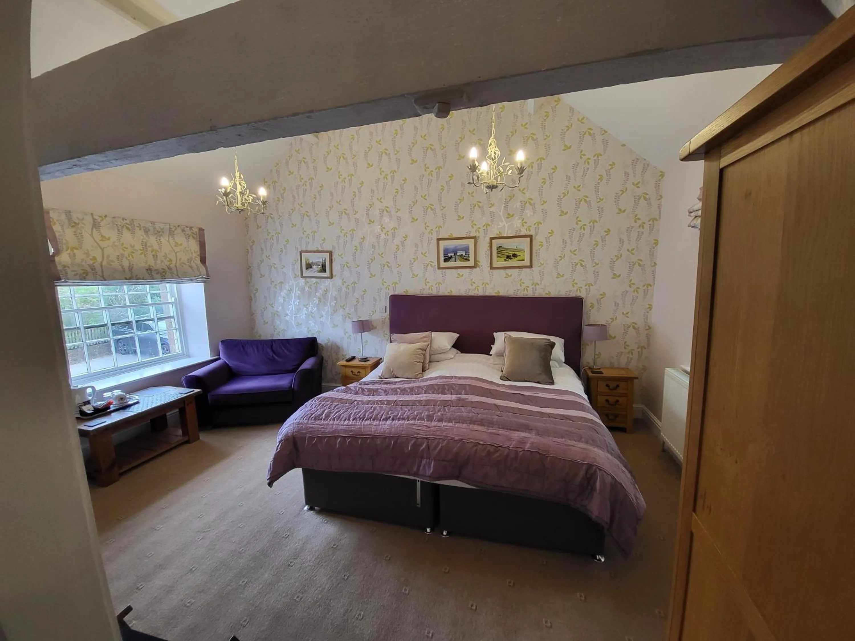 Bed in The Manifold Inn Hotel