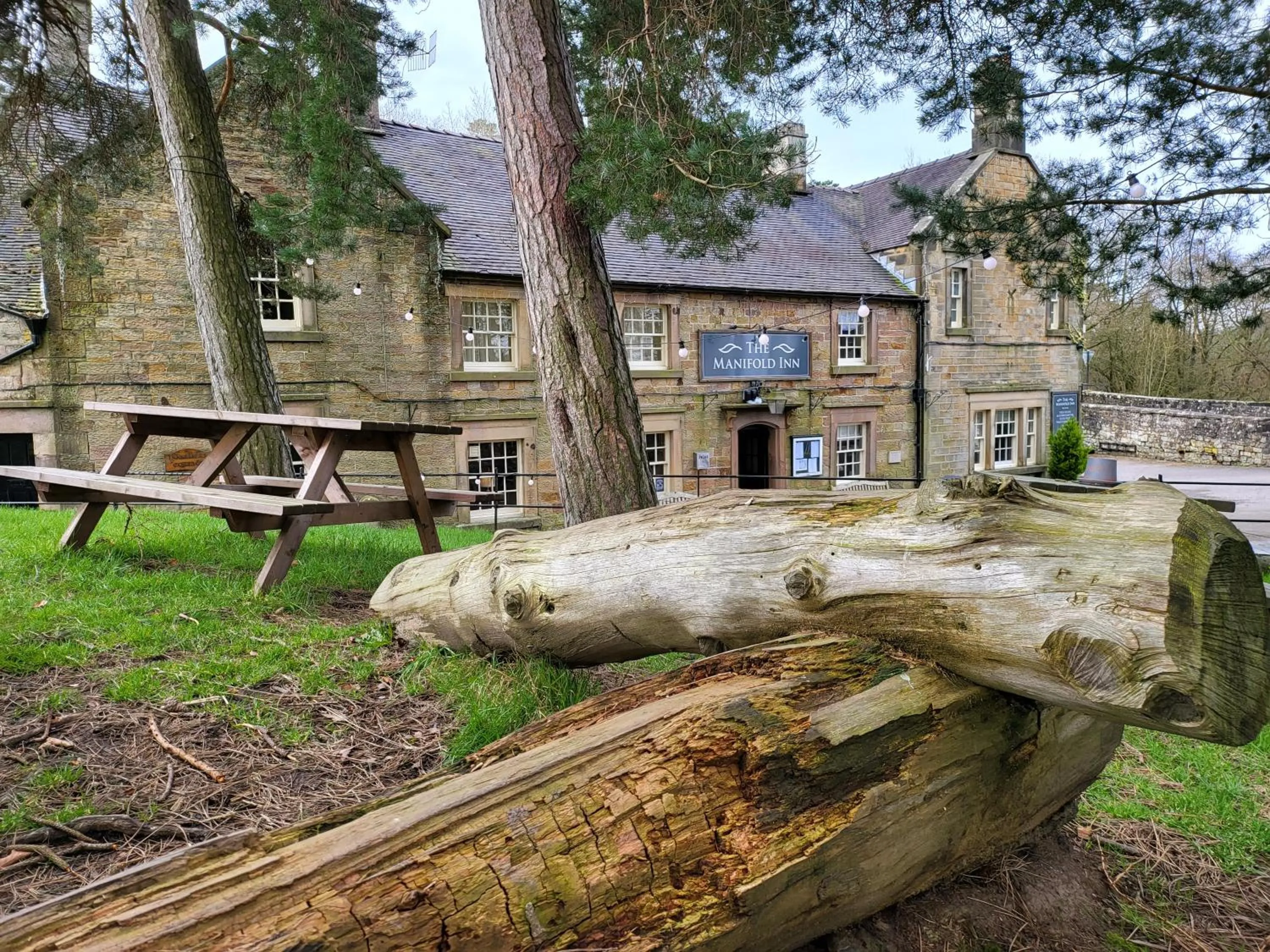 The Manifold Inn Hotel