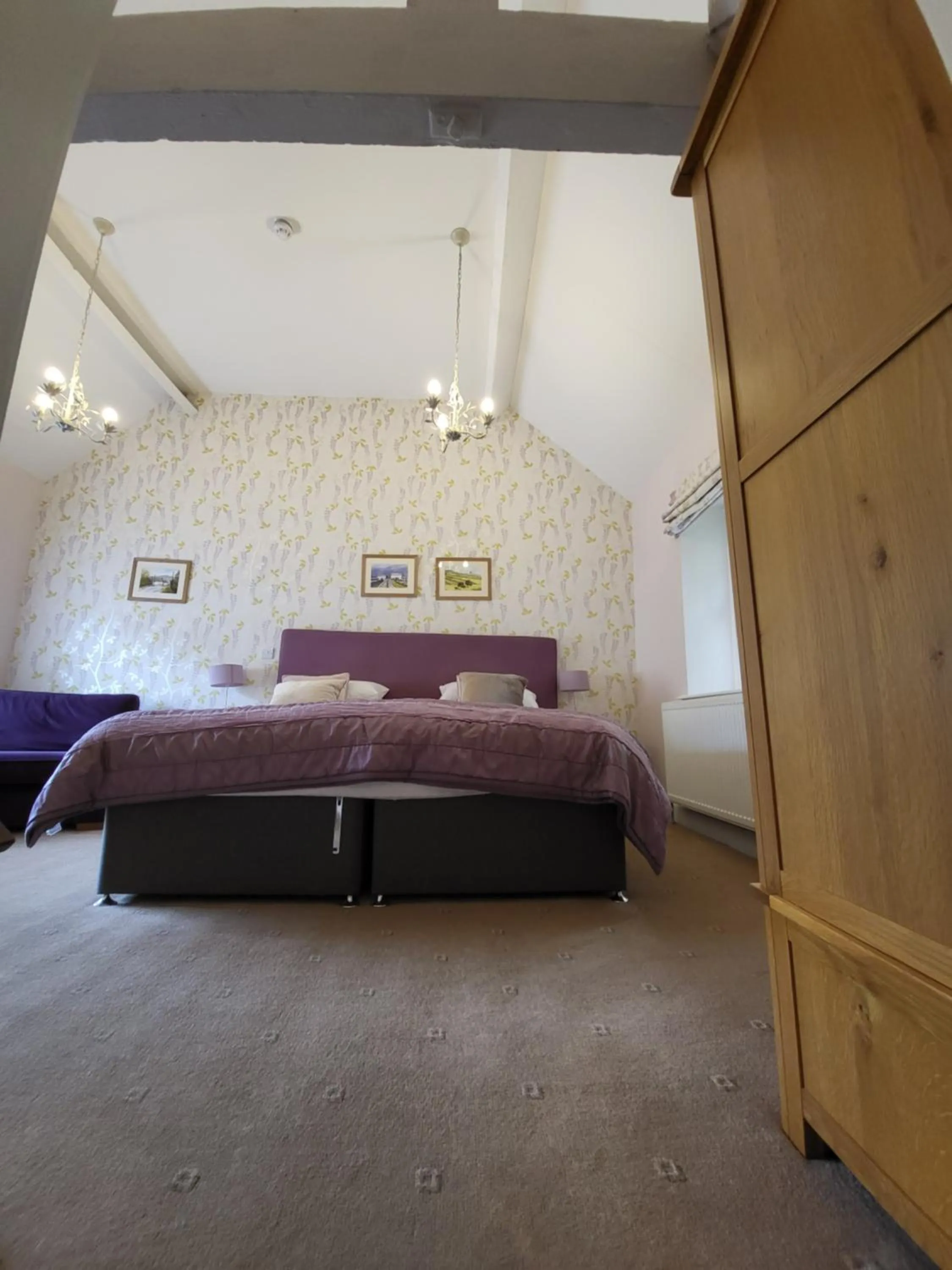 Bed in The Manifold Inn Hotel