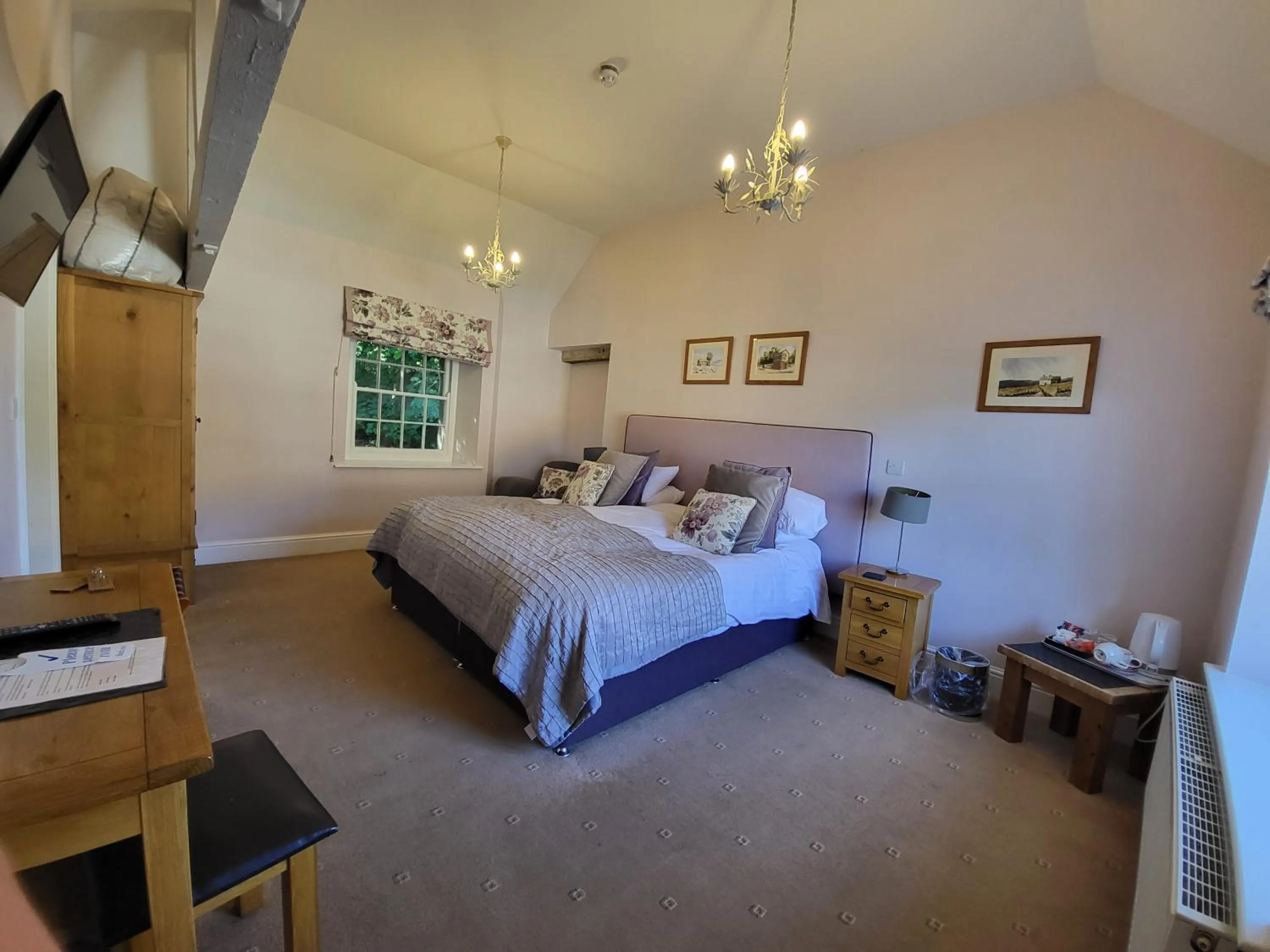 Bed in The Manifold Inn Hotel