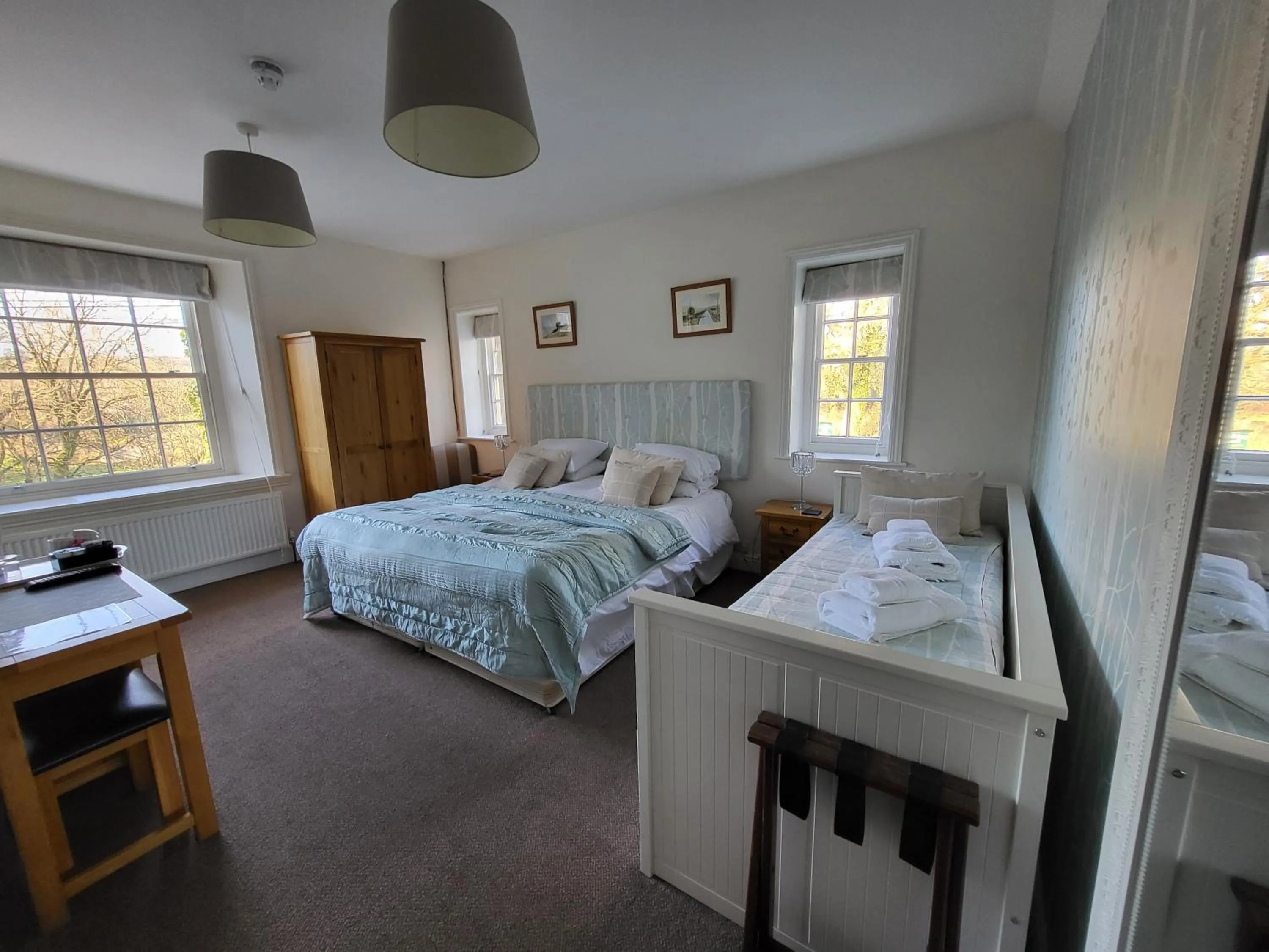 Bed in The Manifold Inn Hotel