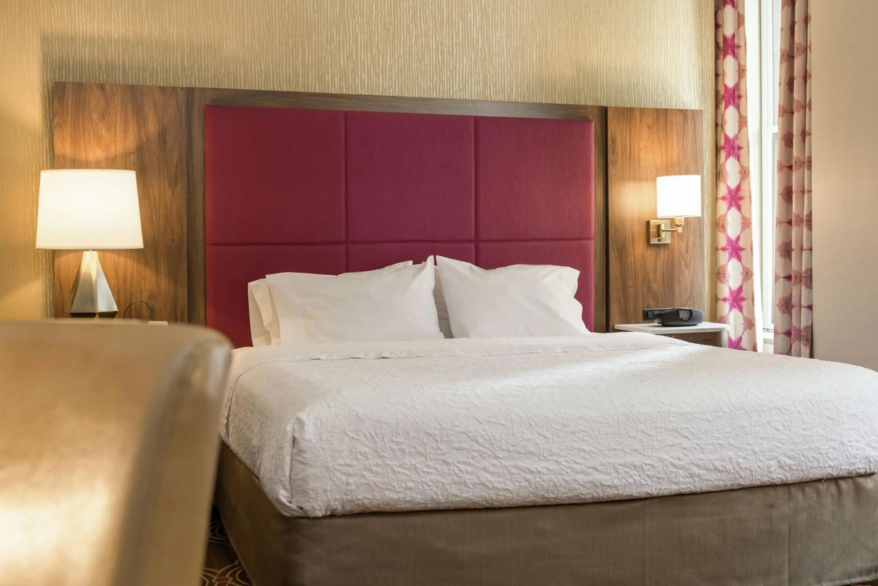 Bed in Hampton Inn Majestic Chicago Theatre District