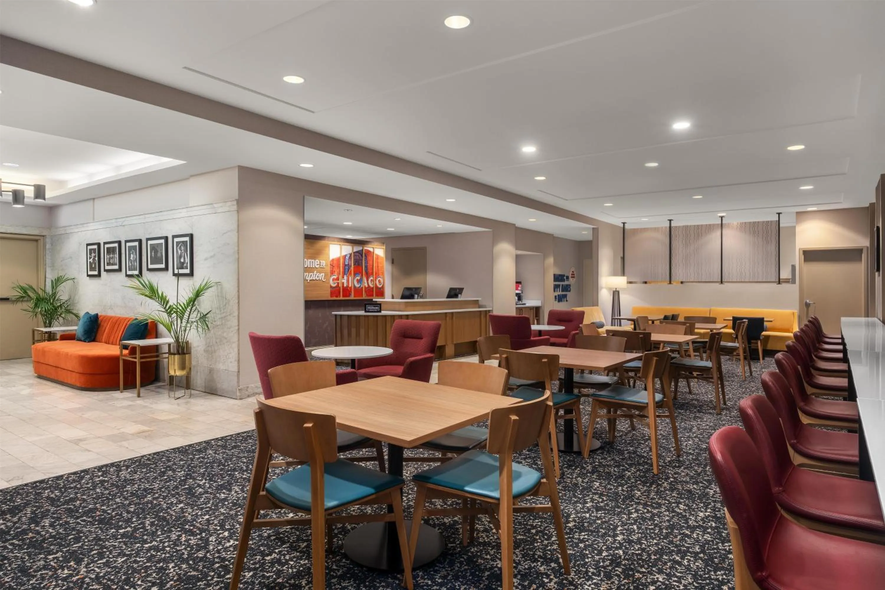 Breakfast in Hampton Inn Majestic Chicago Theatre District