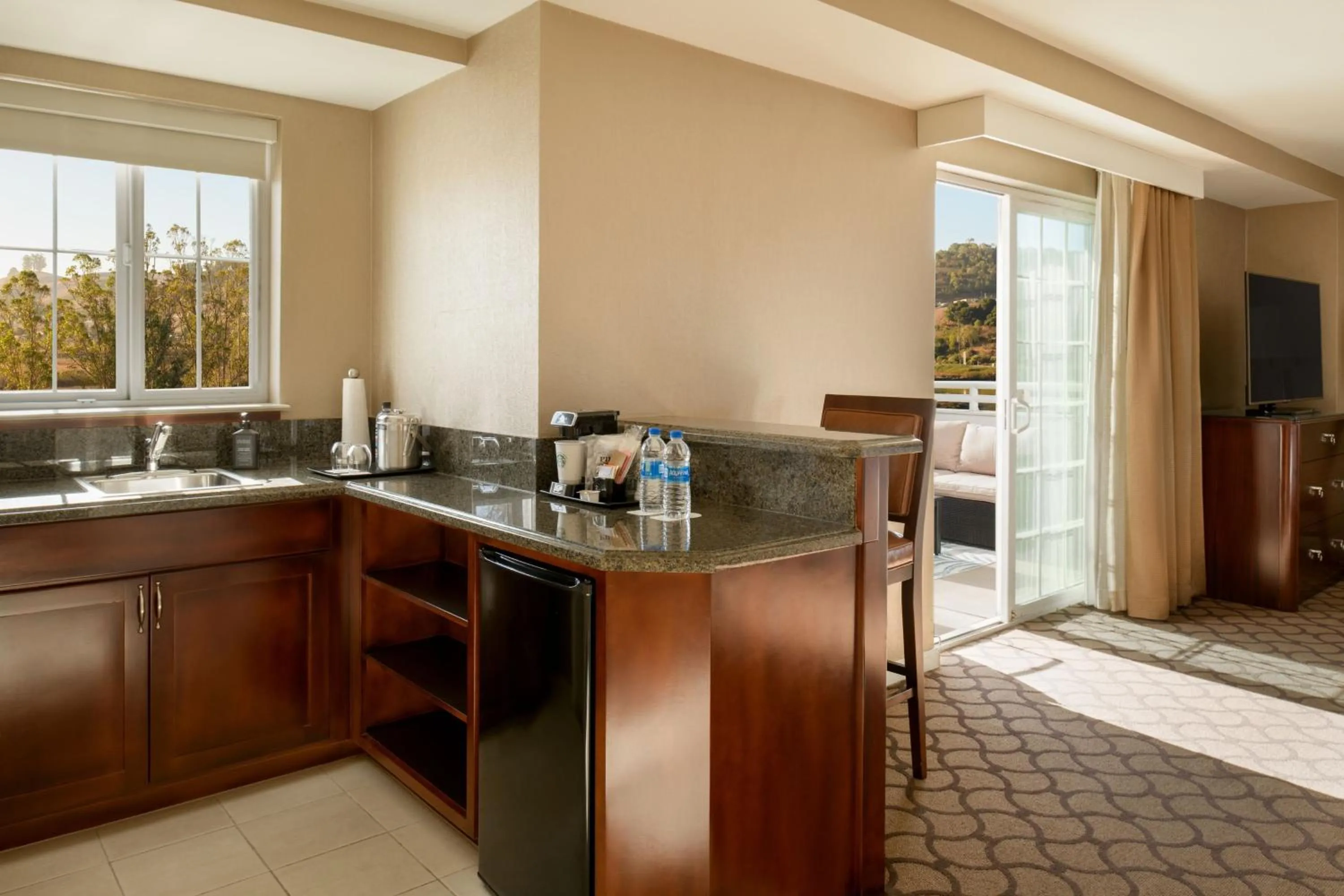 Photo of the whole room in Sheraton Sonoma Wine Country Petaluma