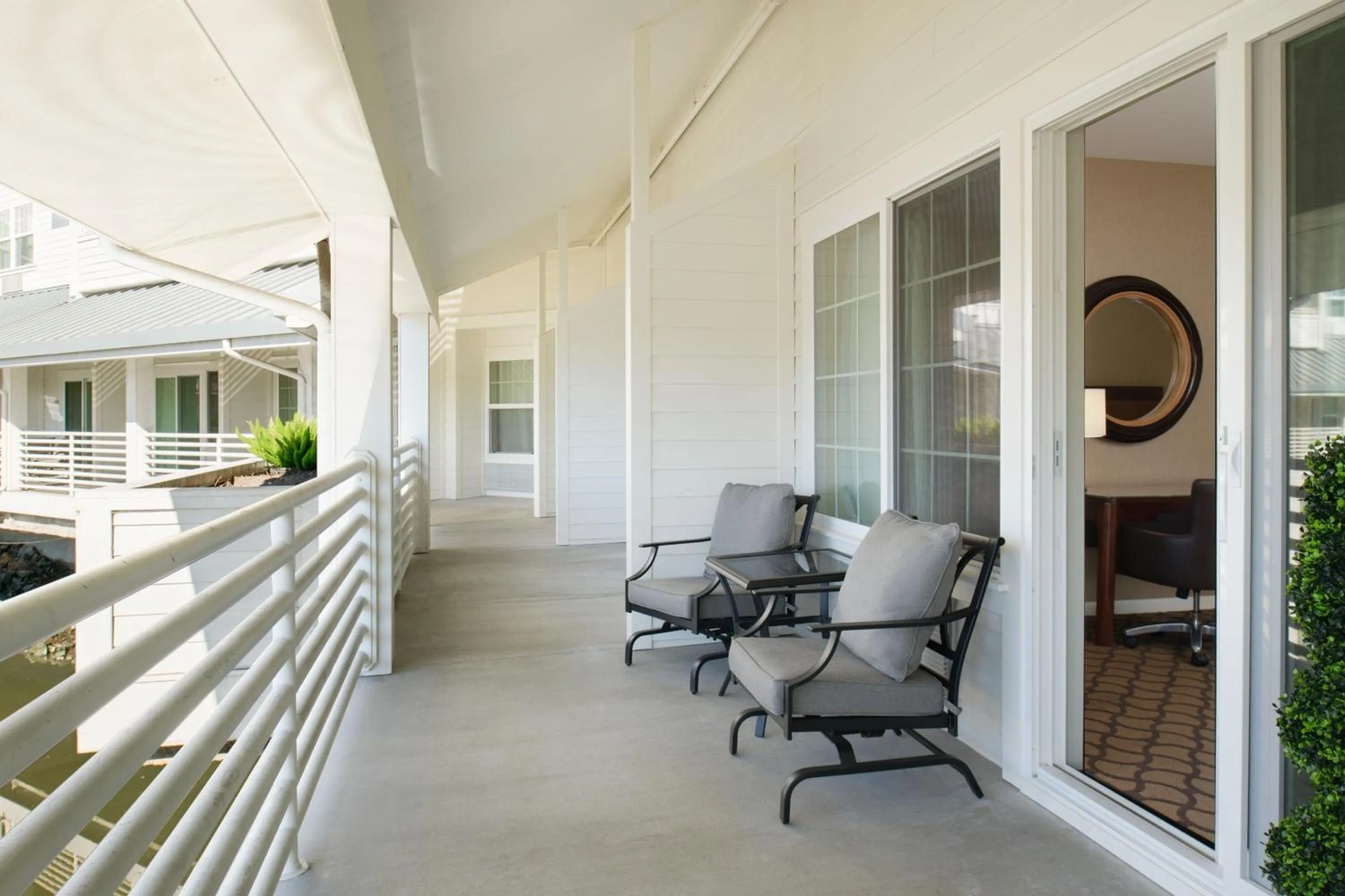 Photo of the whole room in Sheraton Sonoma Wine Country Petaluma