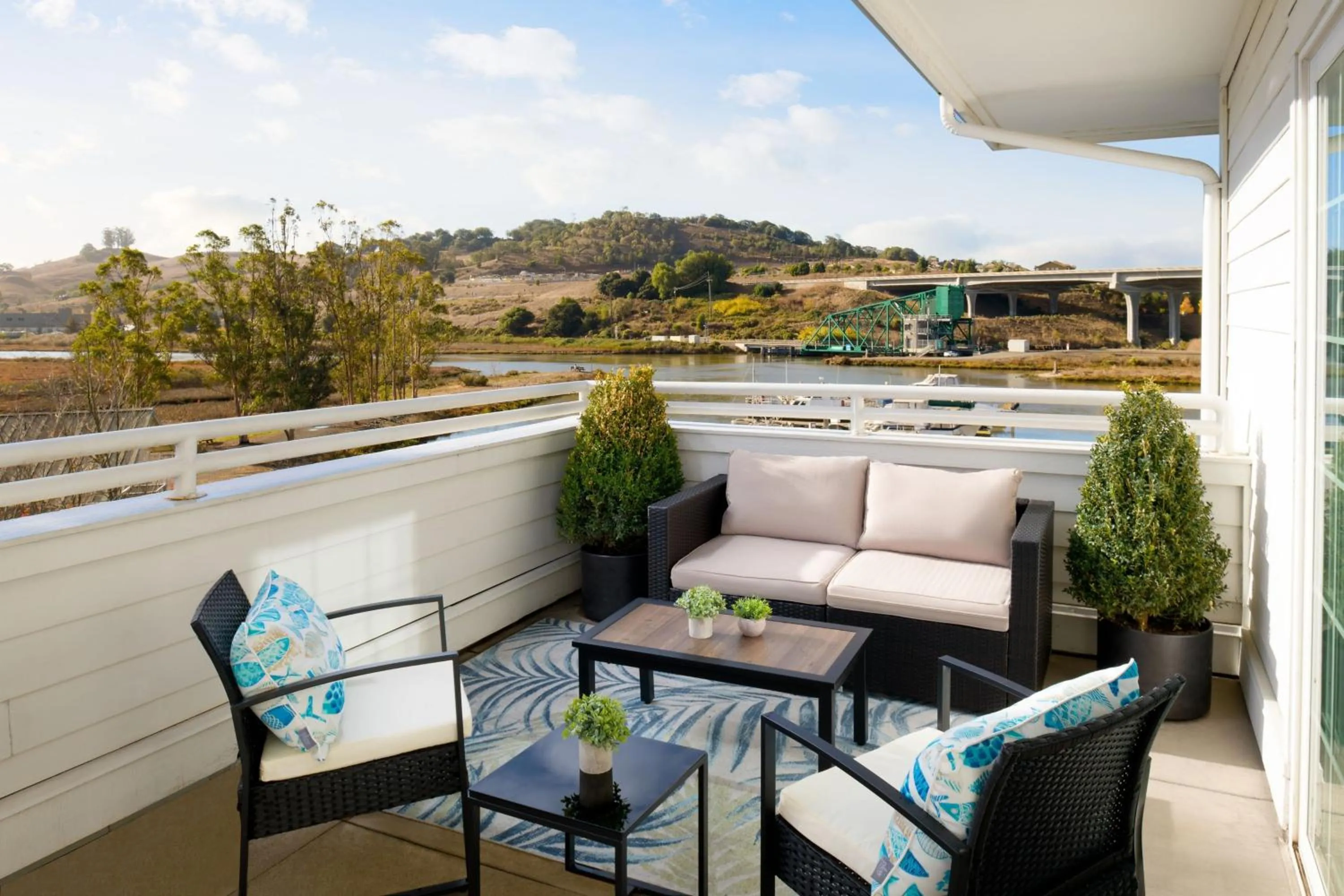 Photo of the whole room in Sheraton Sonoma Wine Country Petaluma