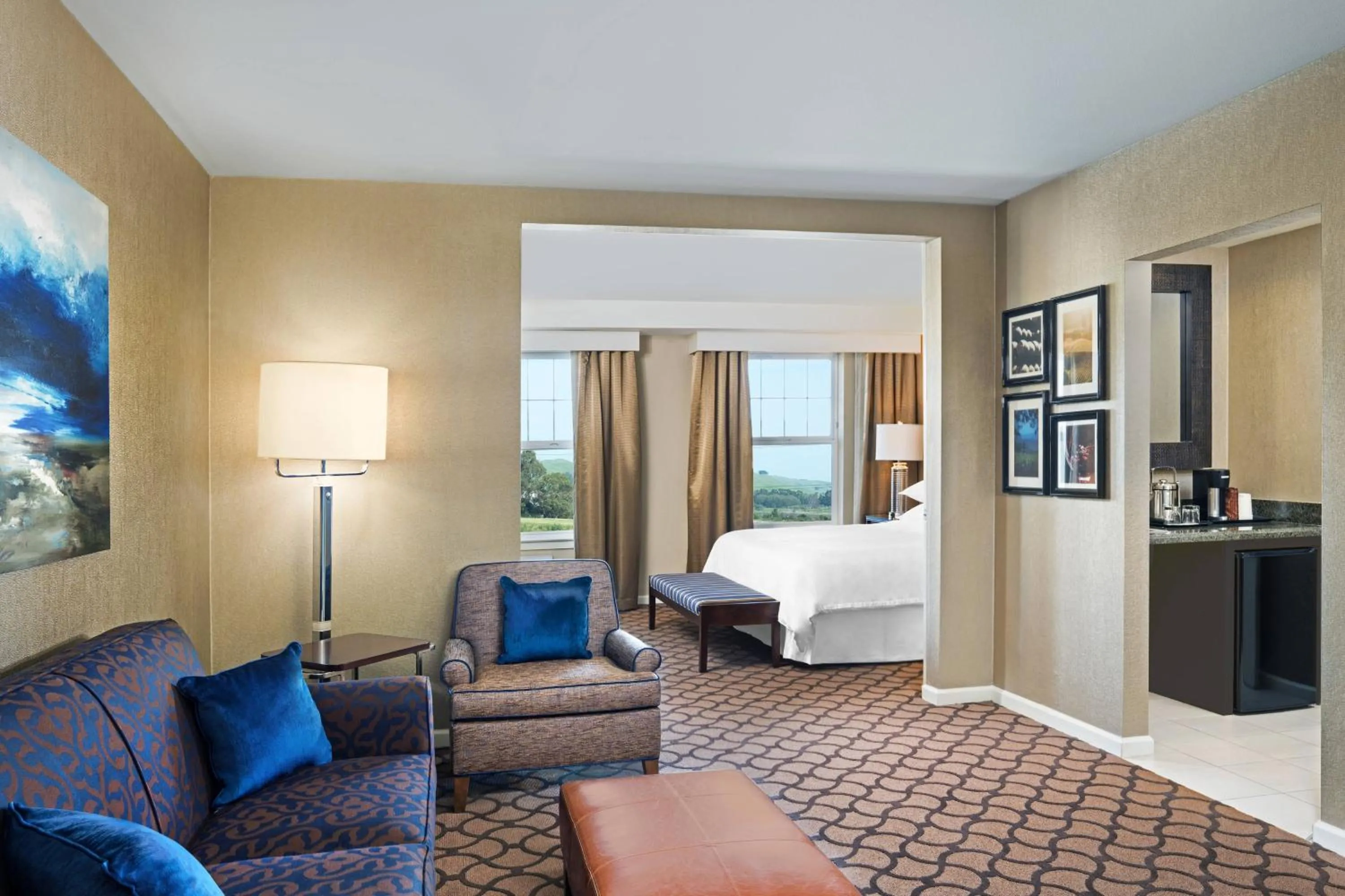 Photo of the whole room, Bed in Sheraton Sonoma Wine Country Petaluma