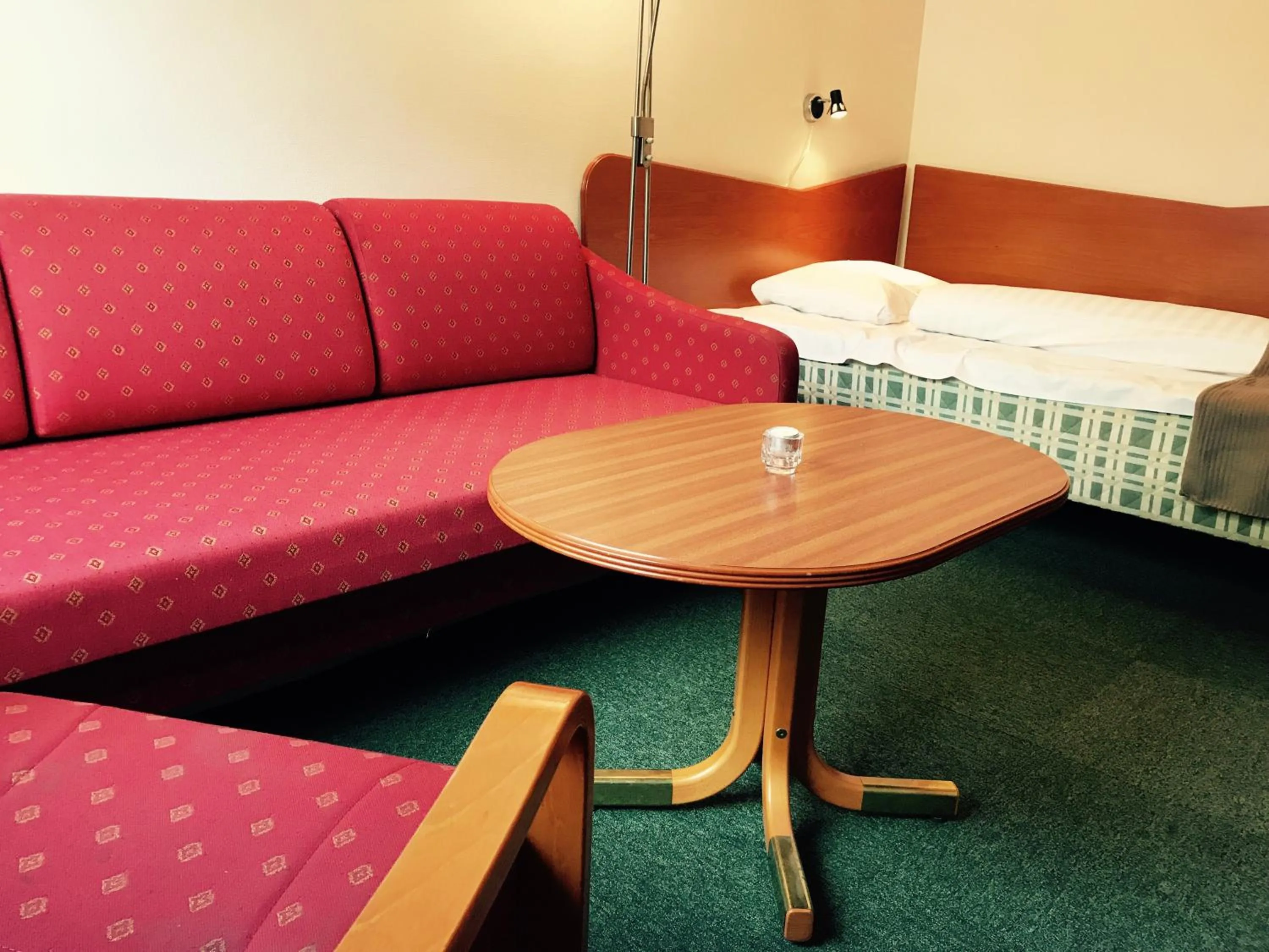 Living room, Bed in Sødorp Gjestgivergård Motell