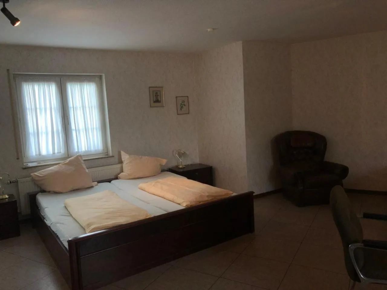 Bed in Hotel Landhaus Köln