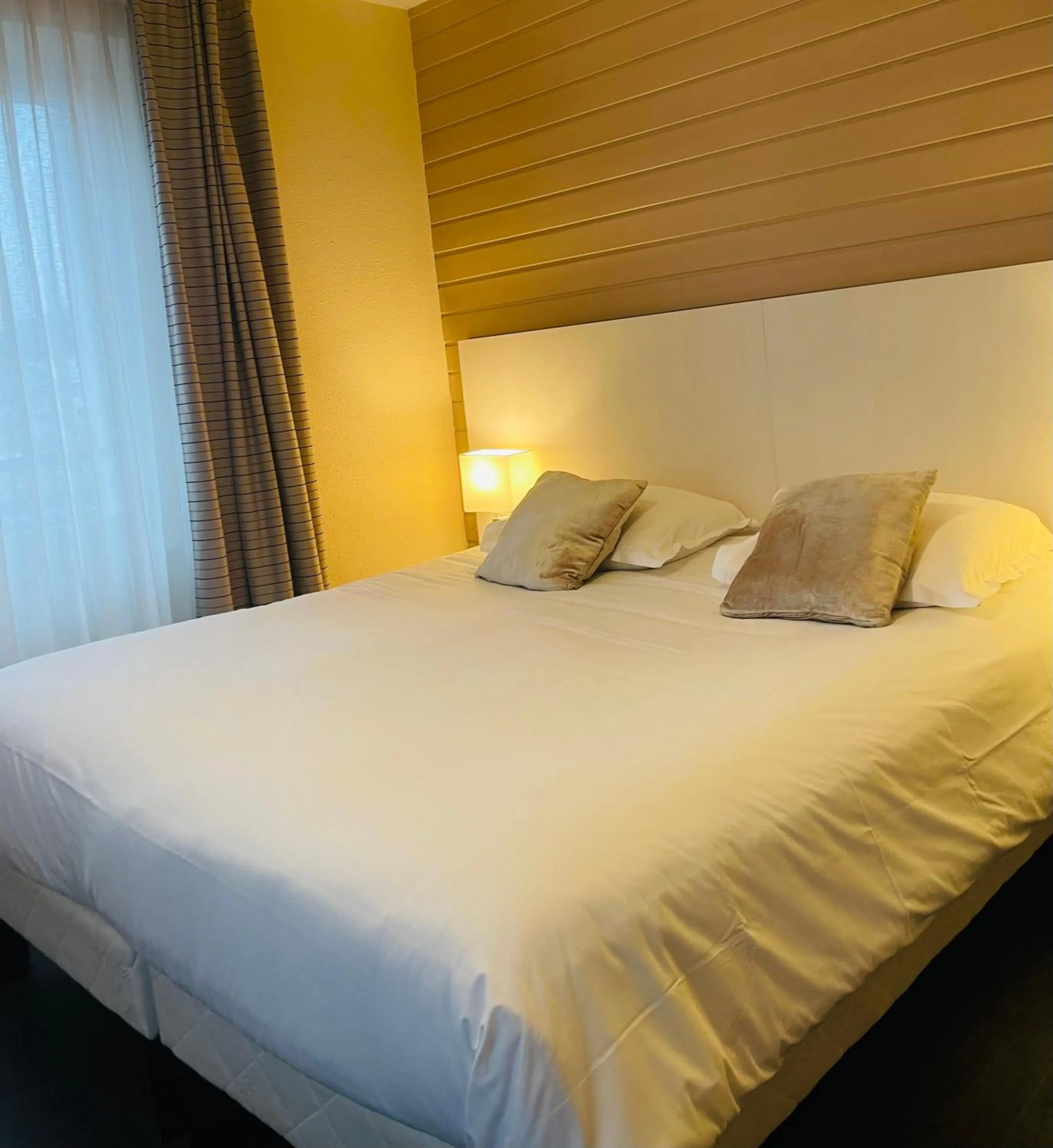 Photo of the whole room, Bed in Hôtel La Réserve