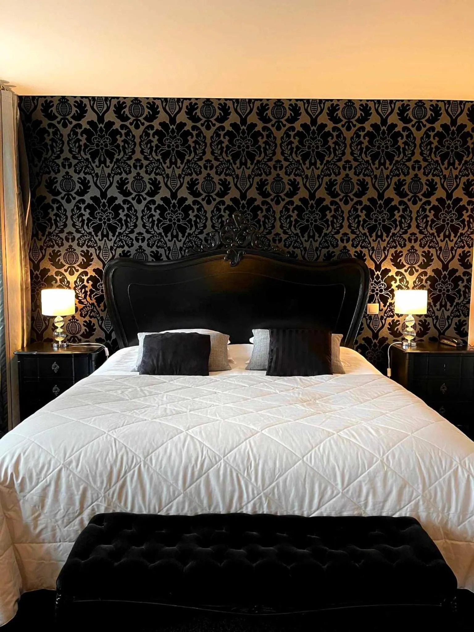 Bed in Hôtel La Réserve