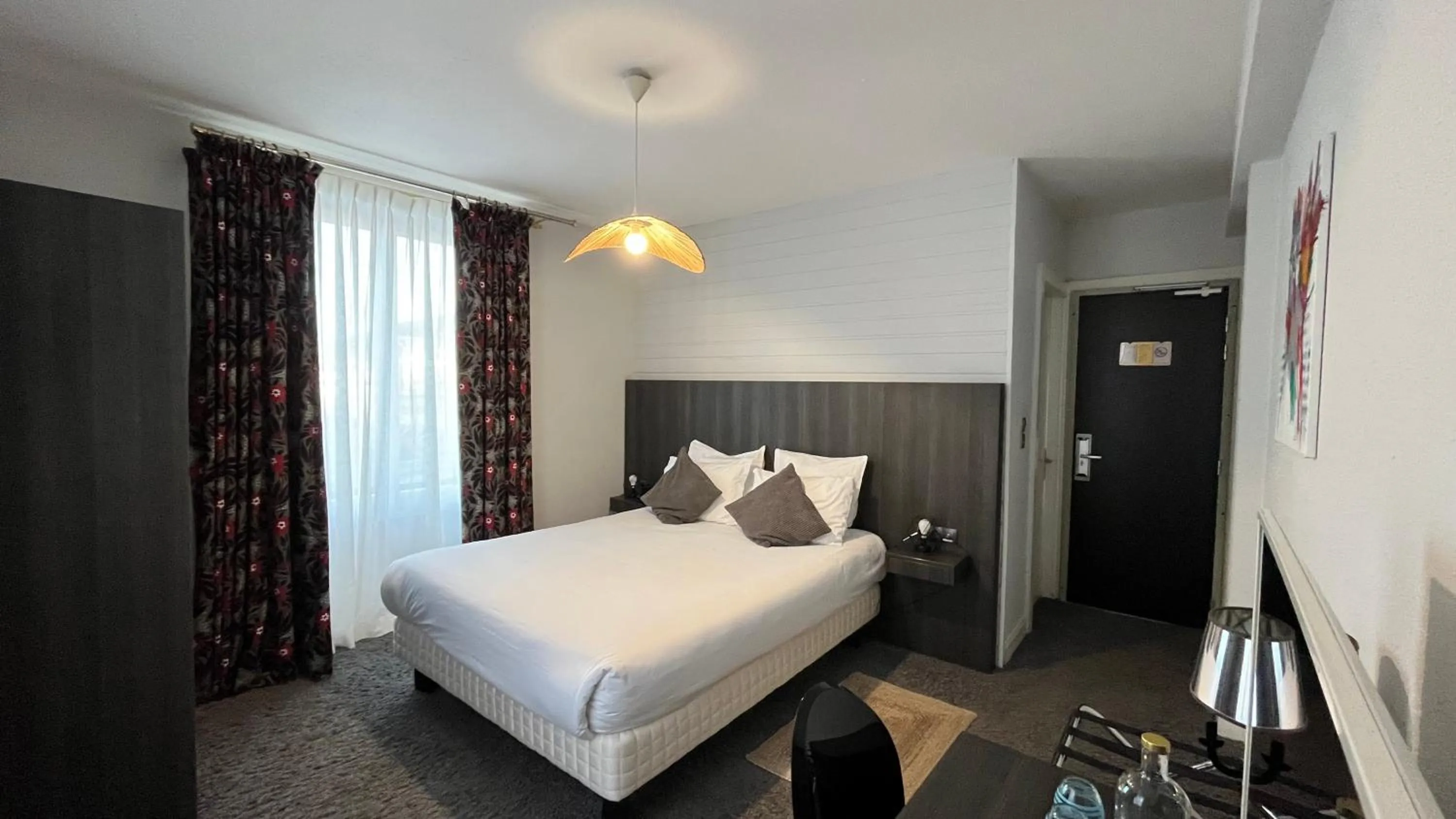 Bed in Hôtel La Réserve