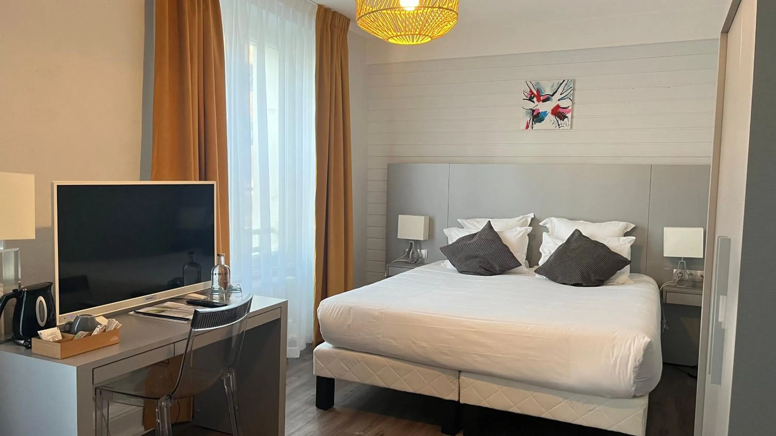 Bed in Hôtel La Réserve