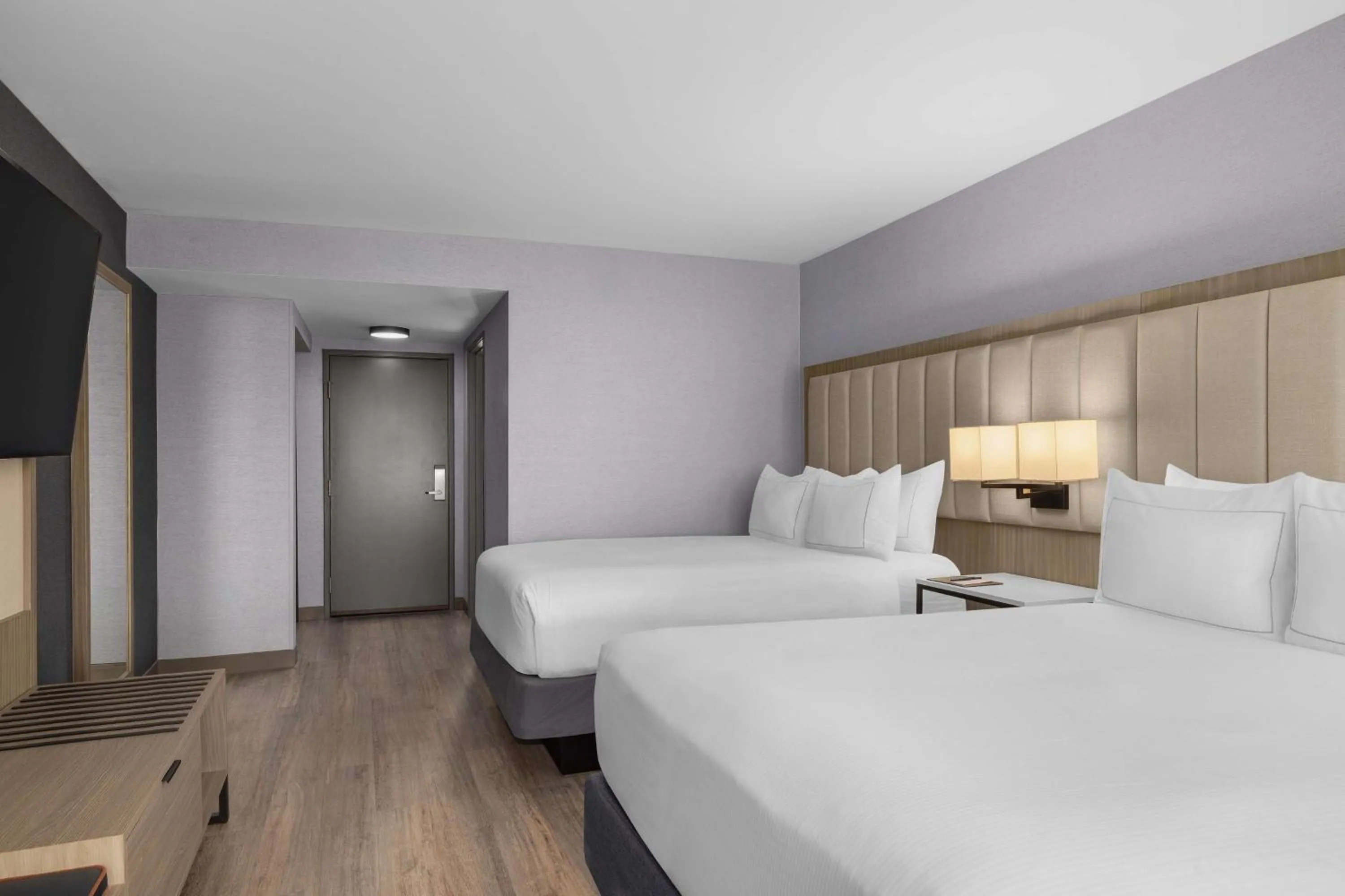 Bed in DoubleTree by Hilton Las Vegas Airport