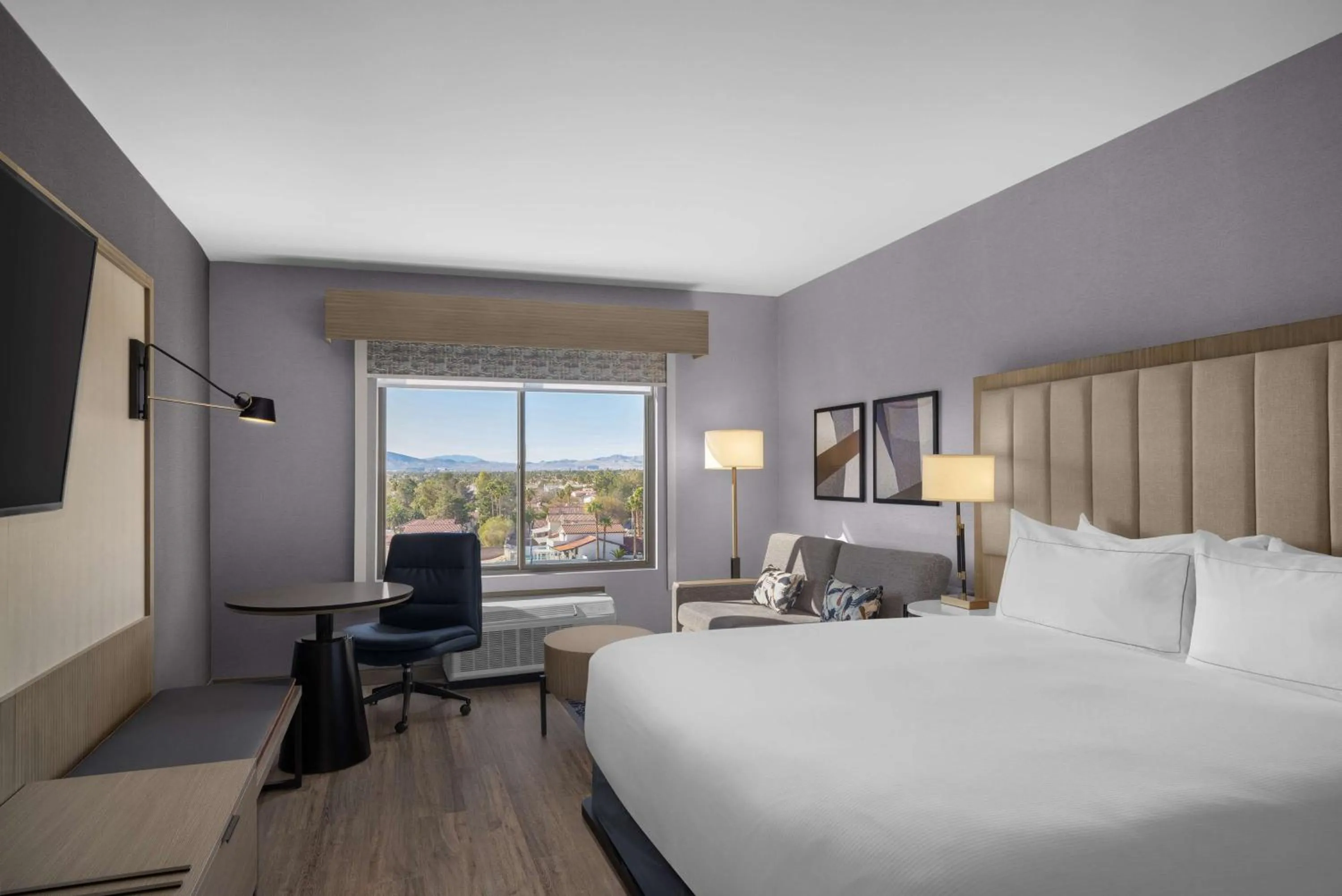 Bedroom, Bed in DoubleTree by Hilton Las Vegas Airport