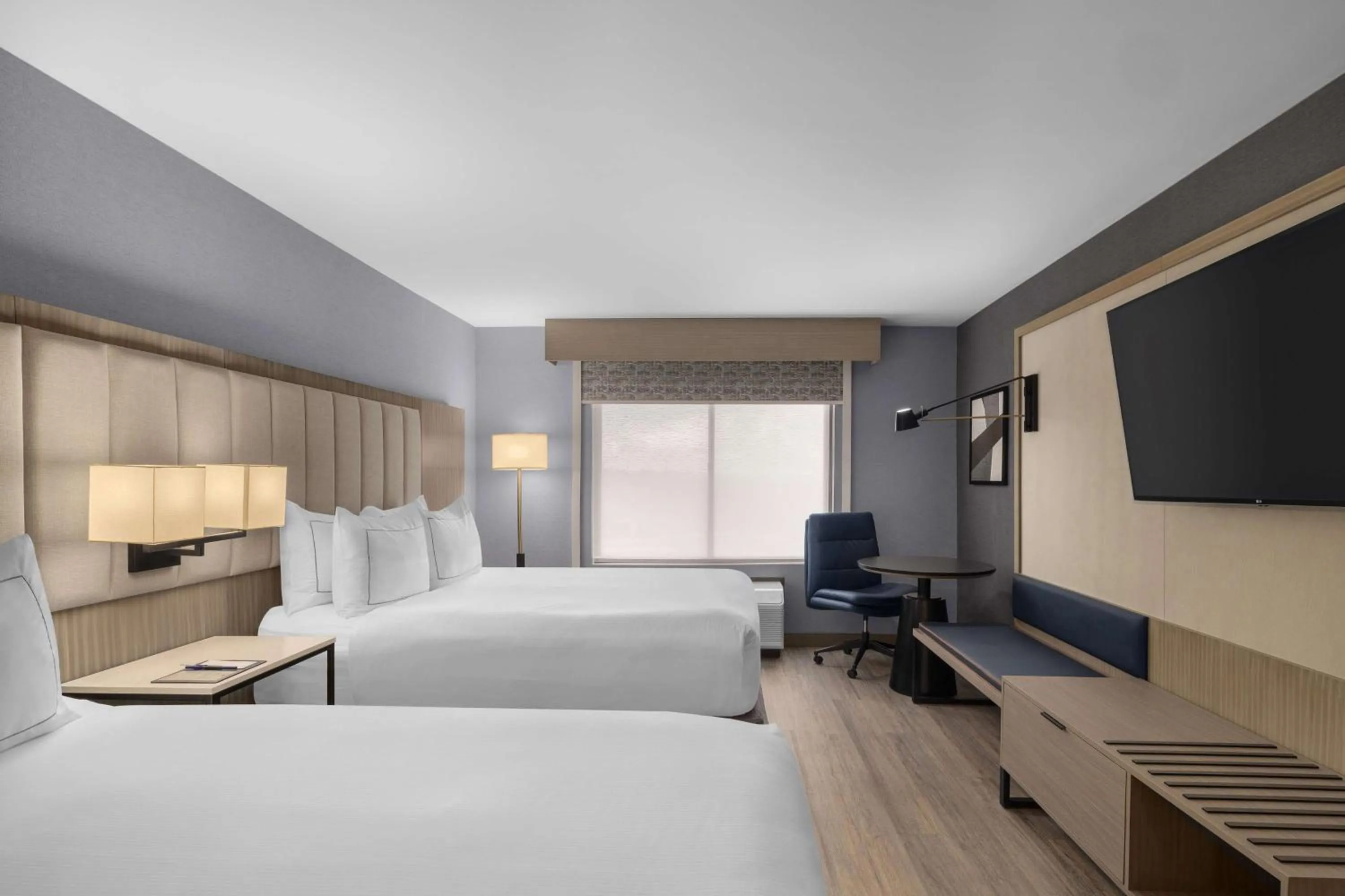 Bed in DoubleTree by Hilton Las Vegas Airport