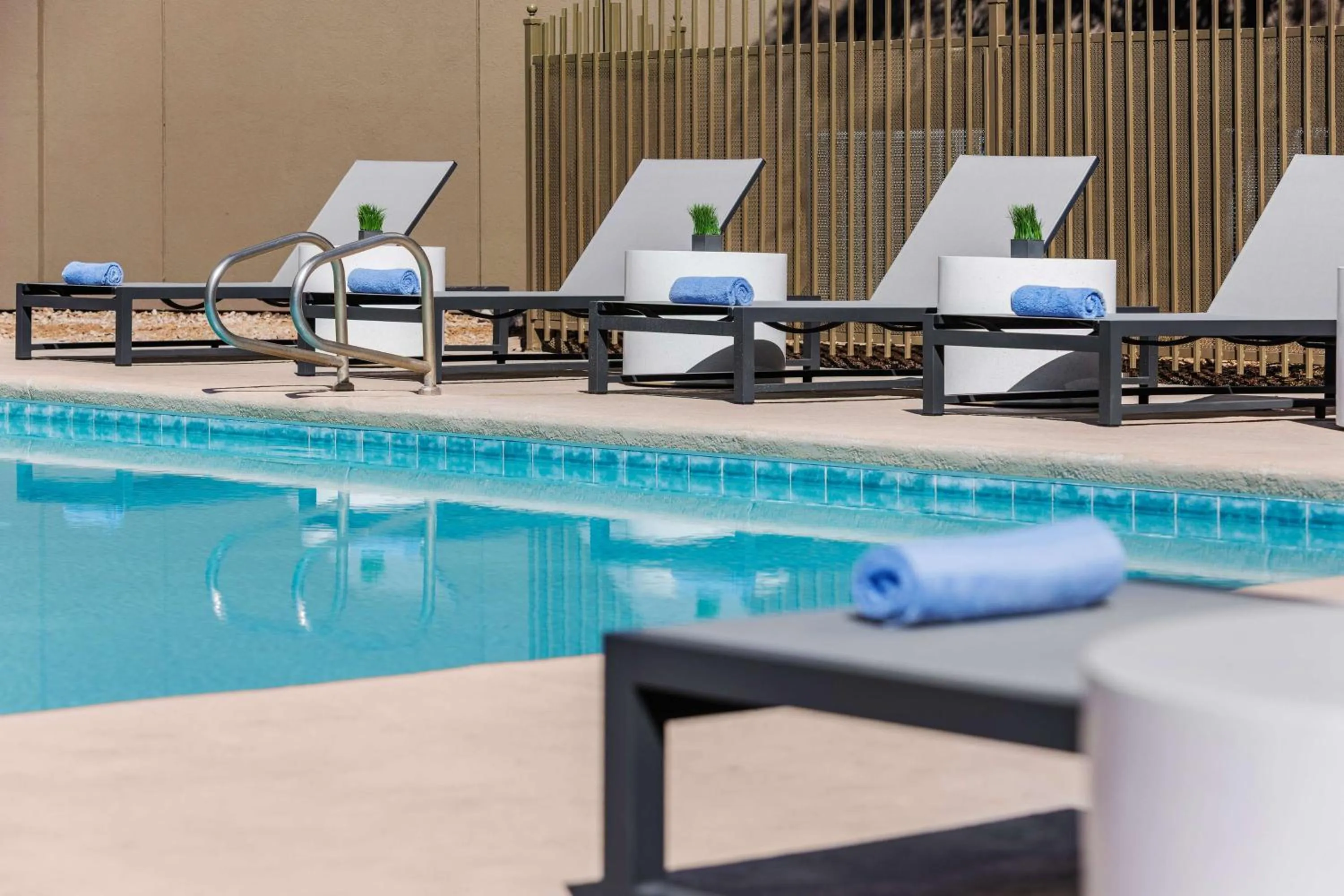 Pool view in DoubleTree by Hilton Las Vegas Airport