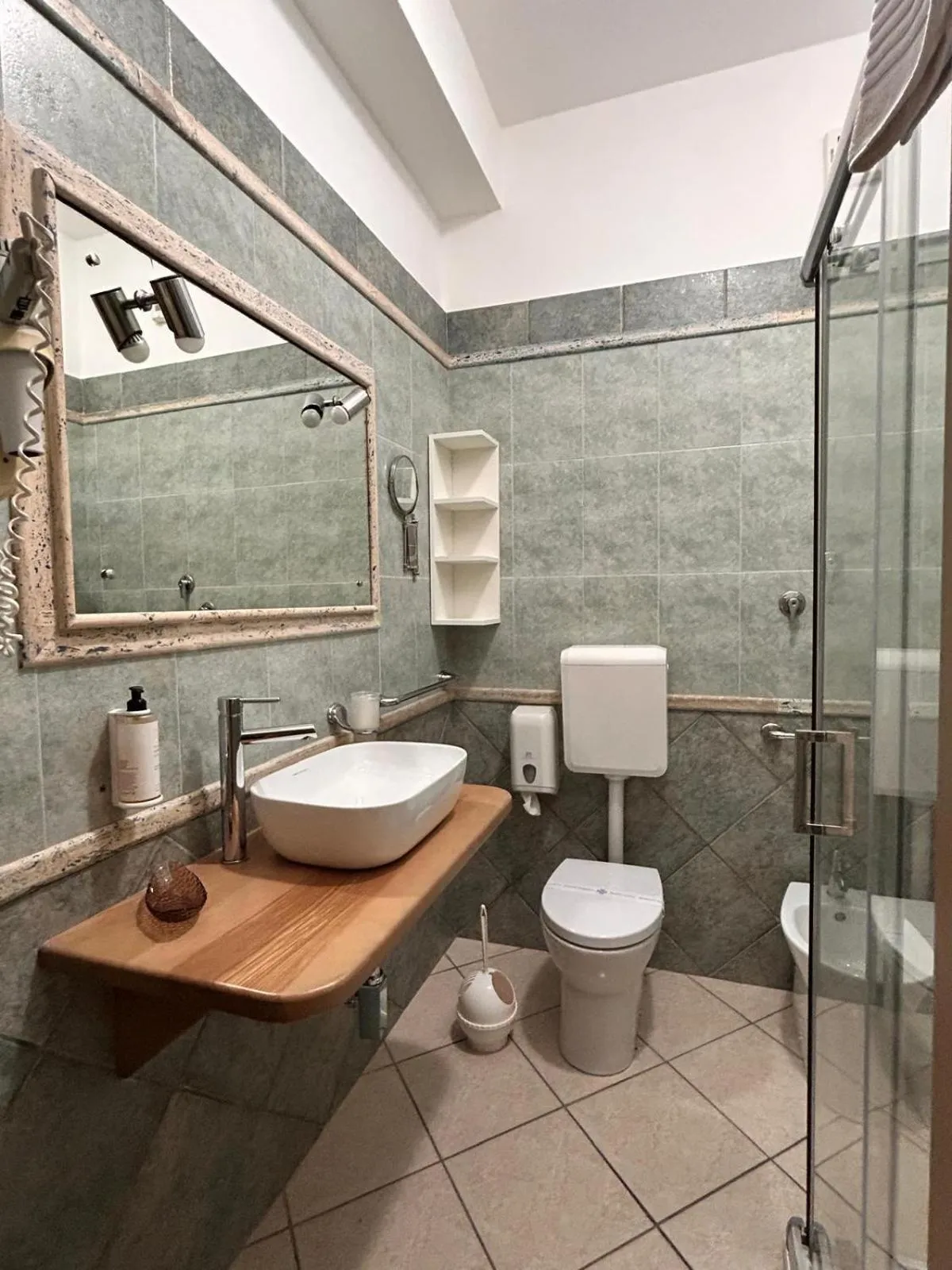 Shower in Hotel Al Faro