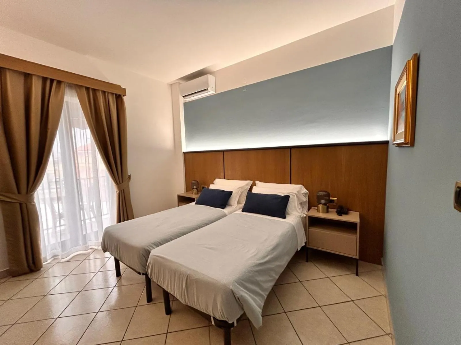 Balcony/Terrace, Bed in Hotel Al Faro