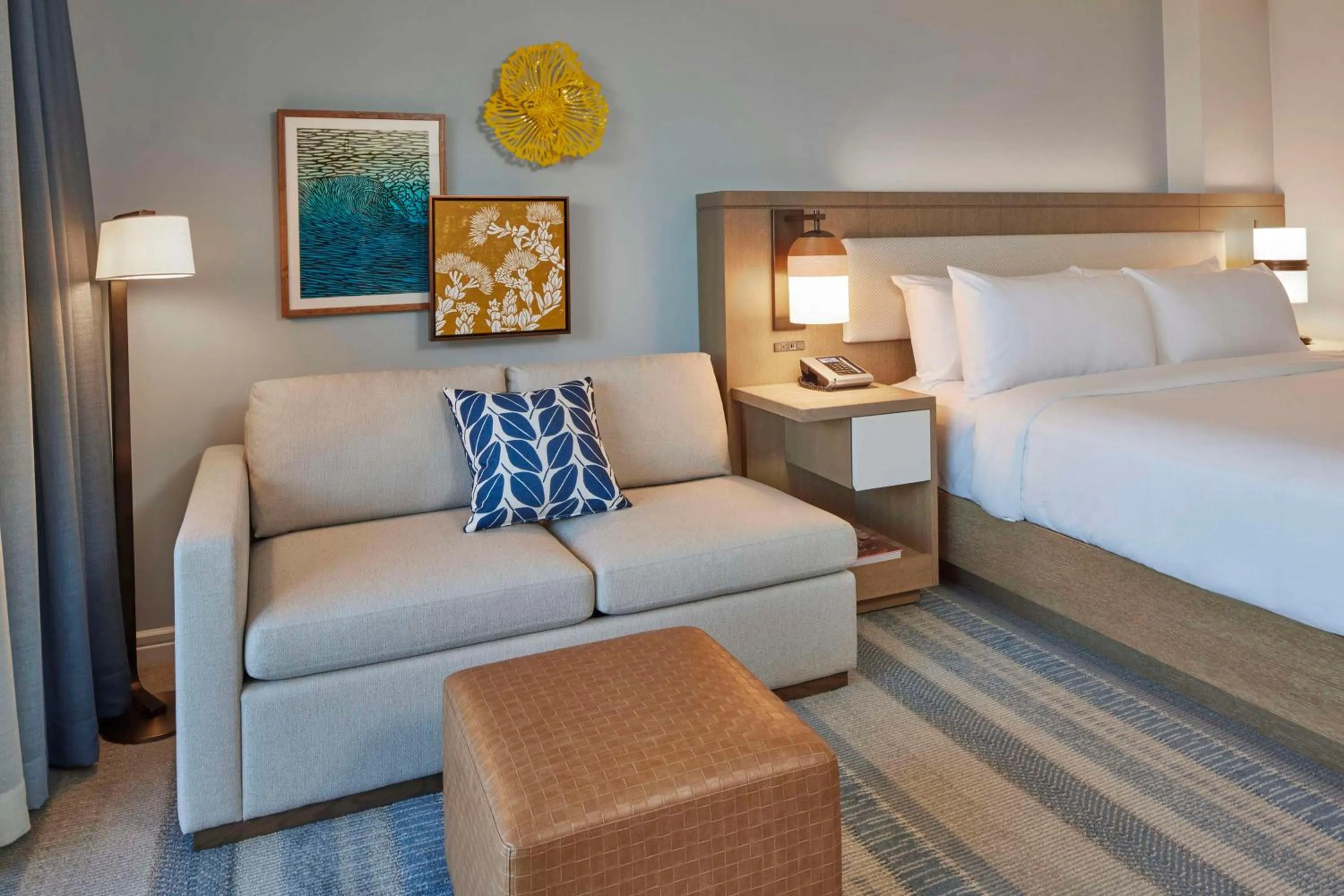 Rainbow Kai Ocean Front High Floor with One King Bed - Hearing Accessible in Hilton Hawaiian Village Waikiki Beach Resort