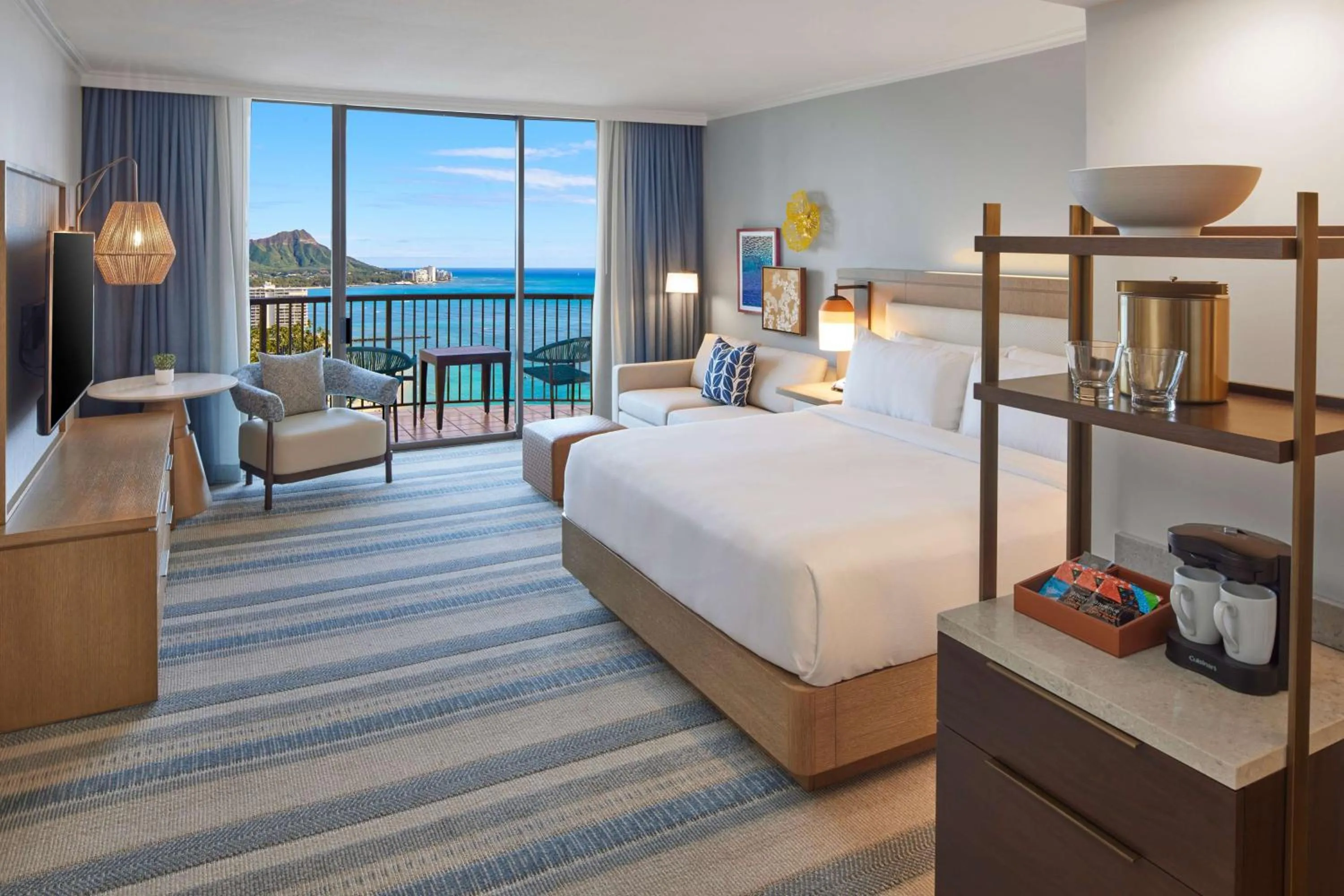 Bed in Hilton Hawaiian Village Waikiki Beach Resort