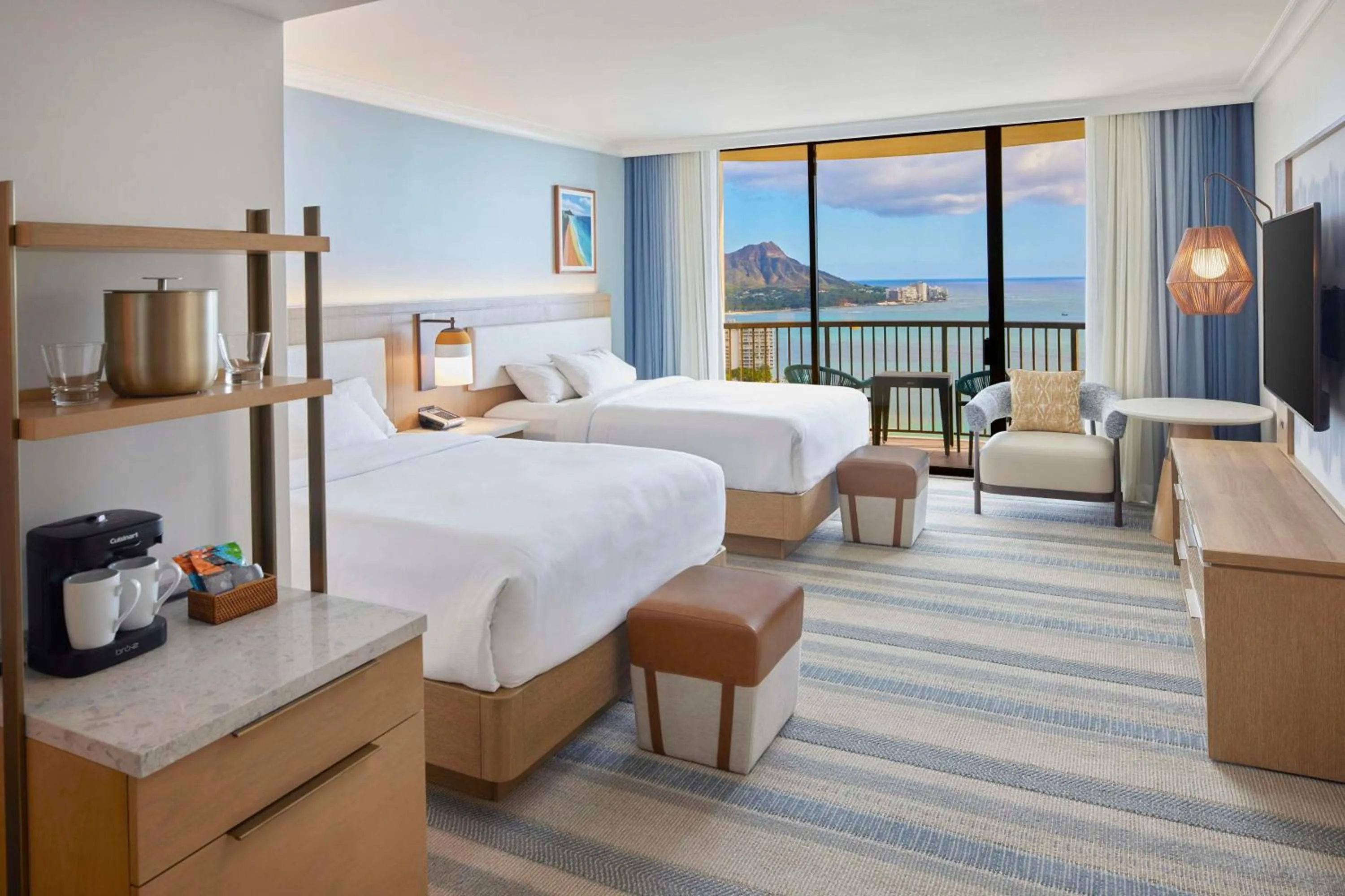 Bed in Hilton Hawaiian Village Waikiki Beach Resort