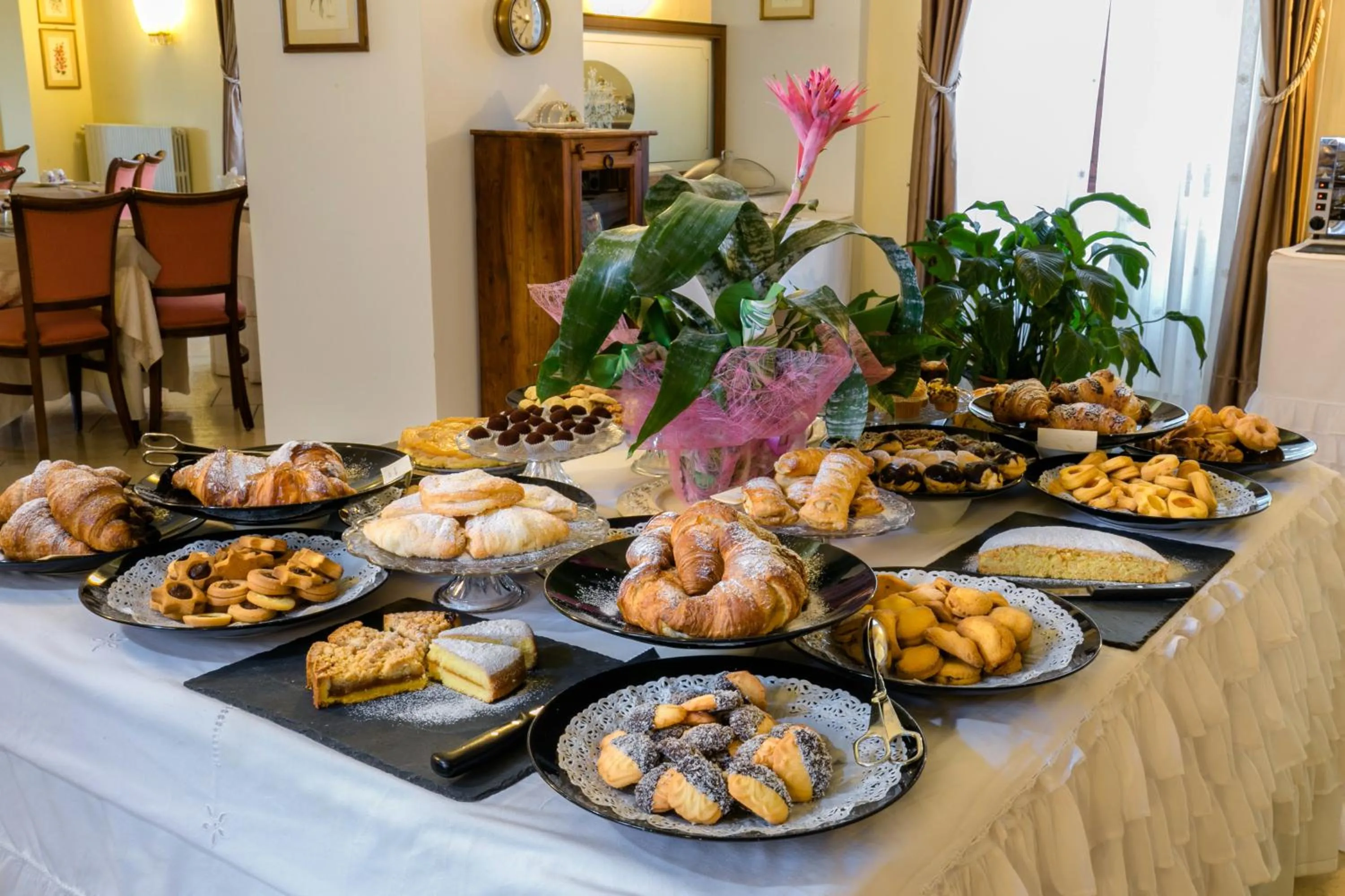 Continental breakfast in Hotel Pace