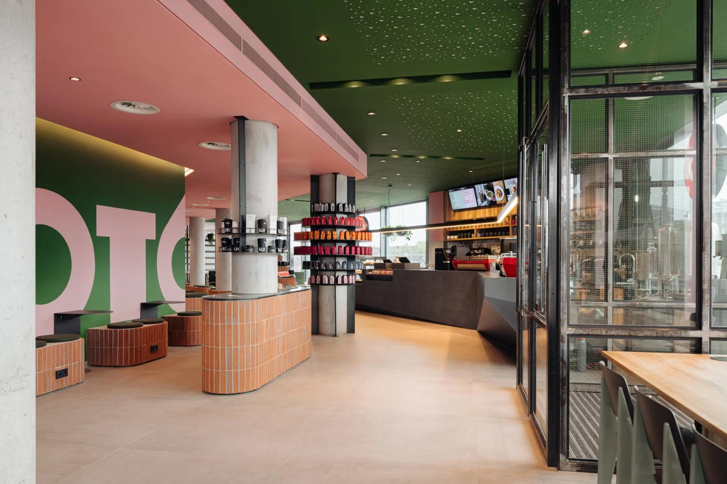 Lounge or bar in DoubleTree by Hilton Amsterdam Centraal Station