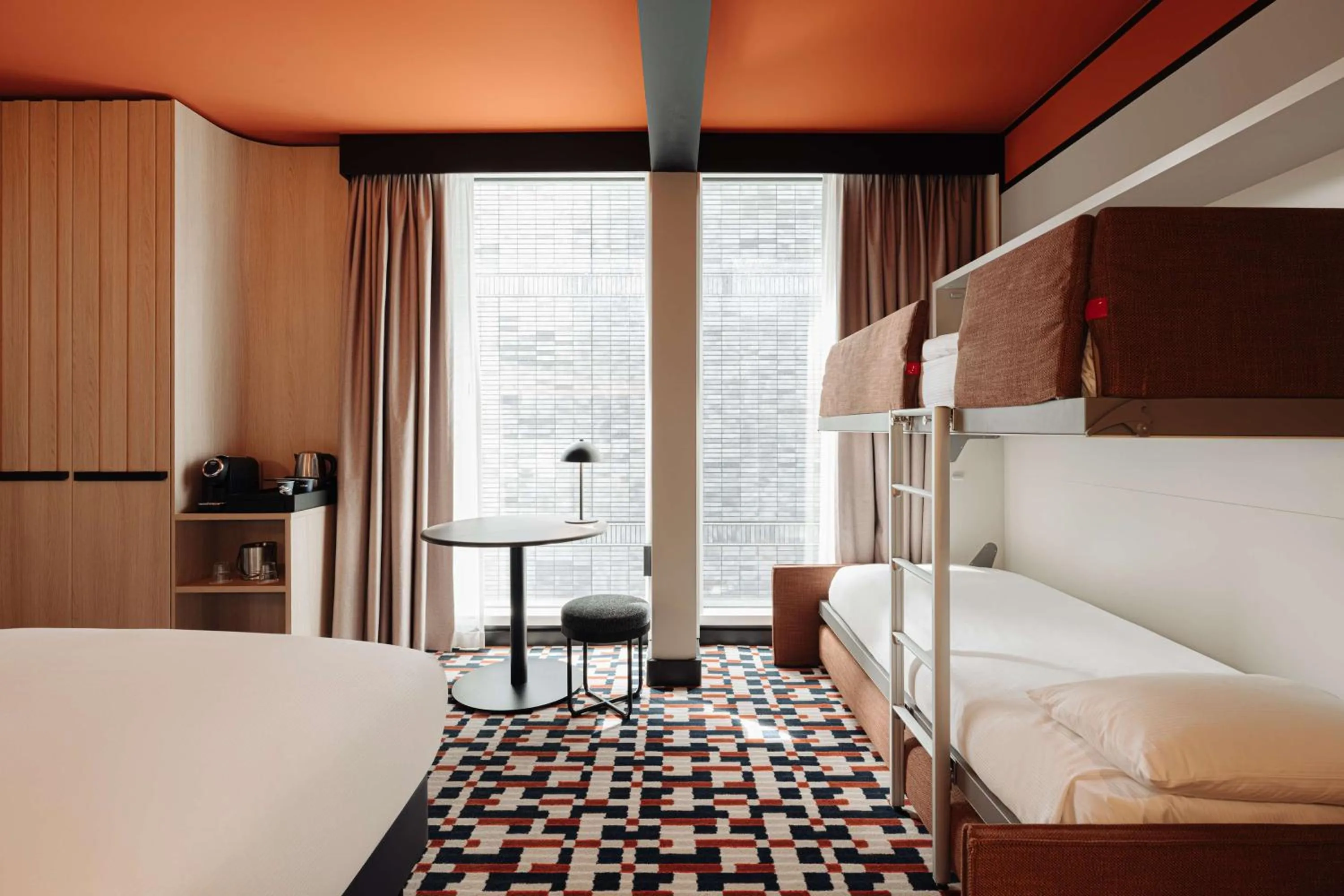 Bed in DoubleTree by Hilton Amsterdam Centraal Station