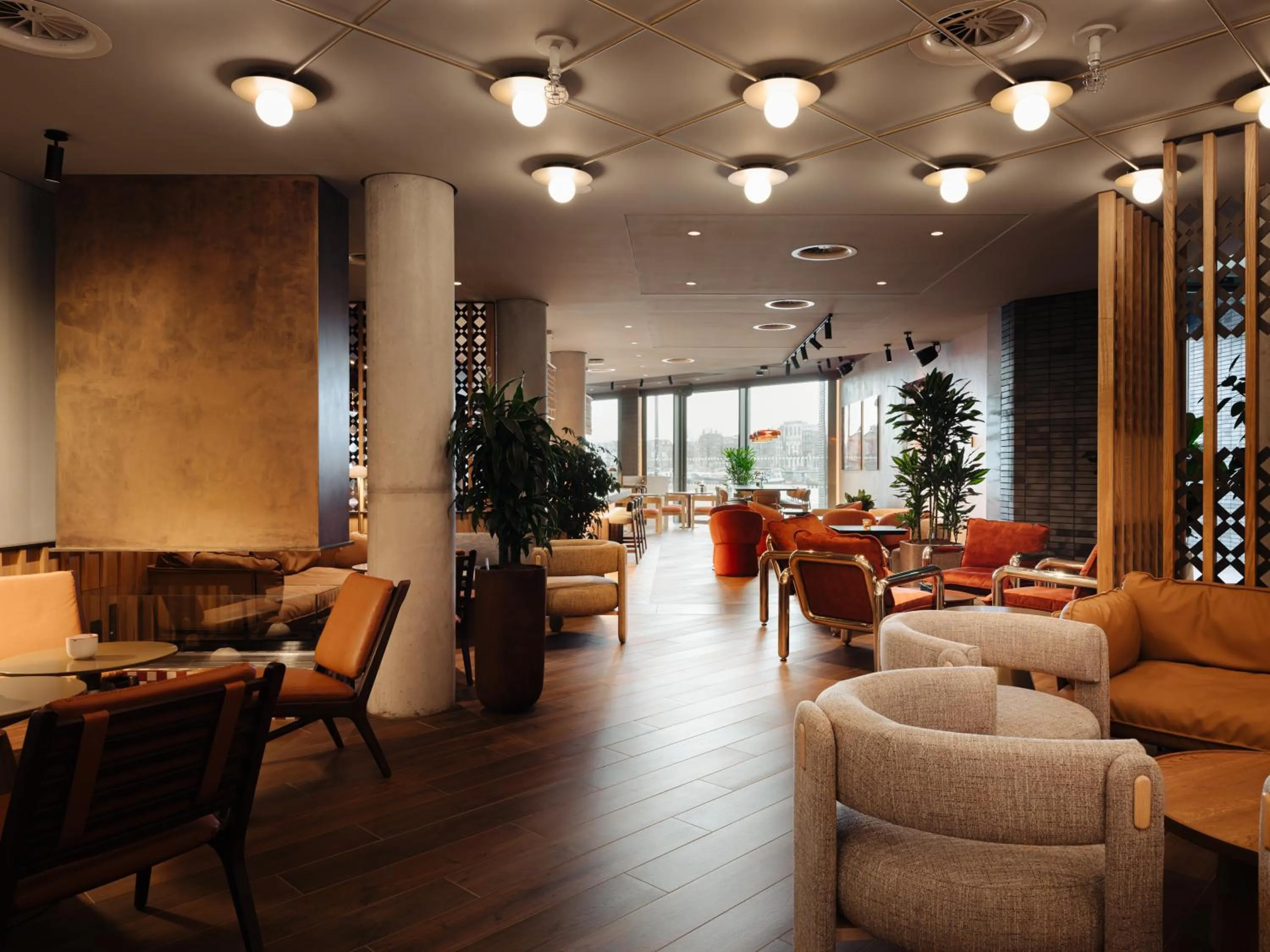 Lounge or bar in DoubleTree by Hilton Amsterdam Centraal Station