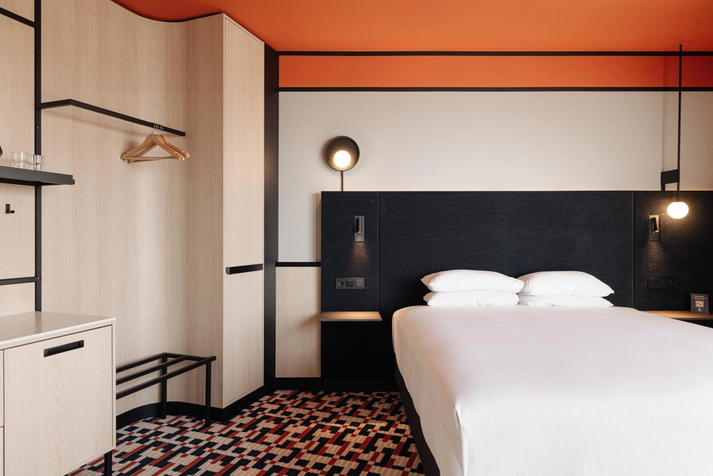 Bed in DoubleTree by Hilton Amsterdam Centraal Station