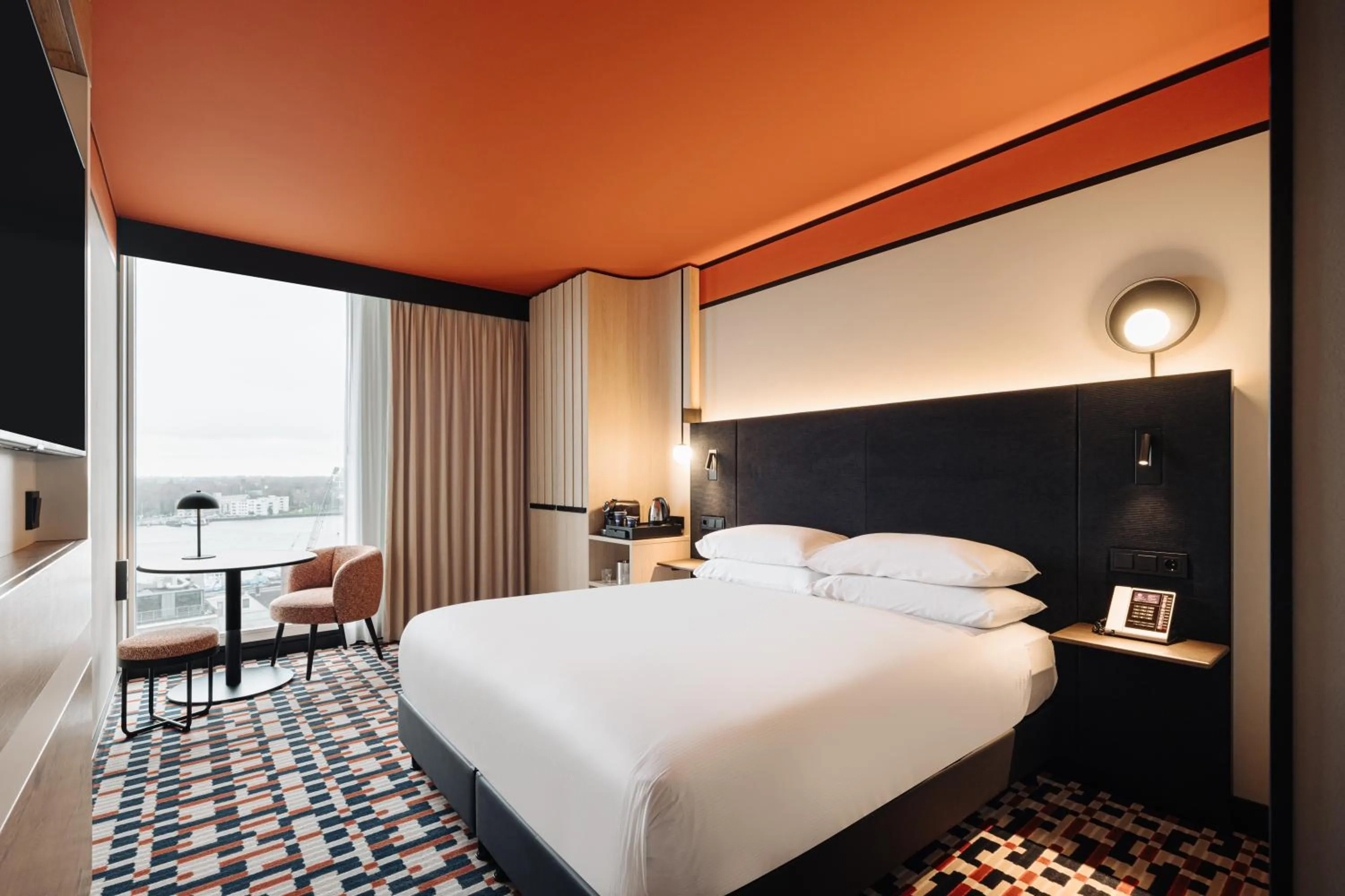 Bedroom, Bed in DoubleTree by Hilton Amsterdam Centraal Station