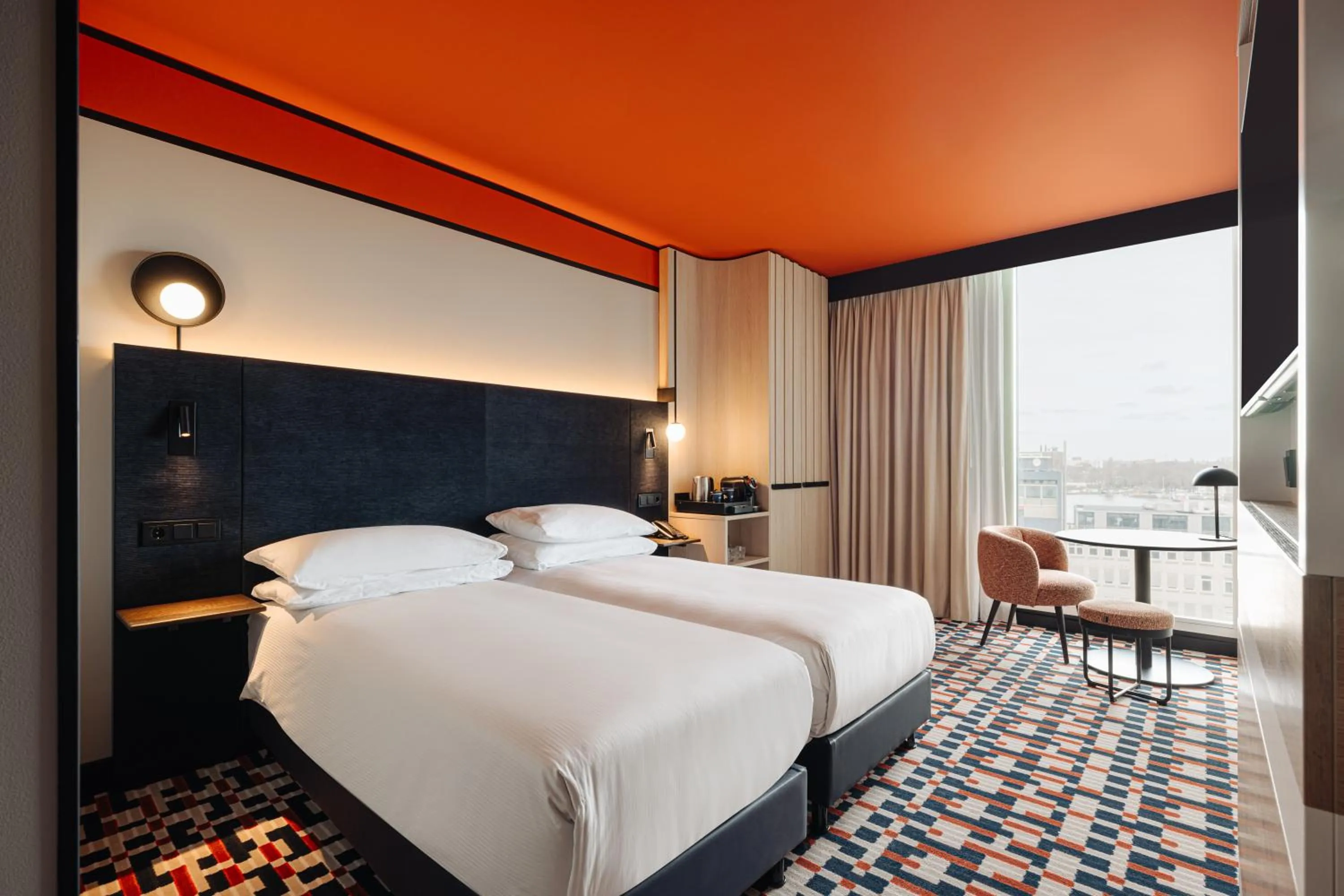 Bedroom, Bed in DoubleTree by Hilton Amsterdam Centraal Station