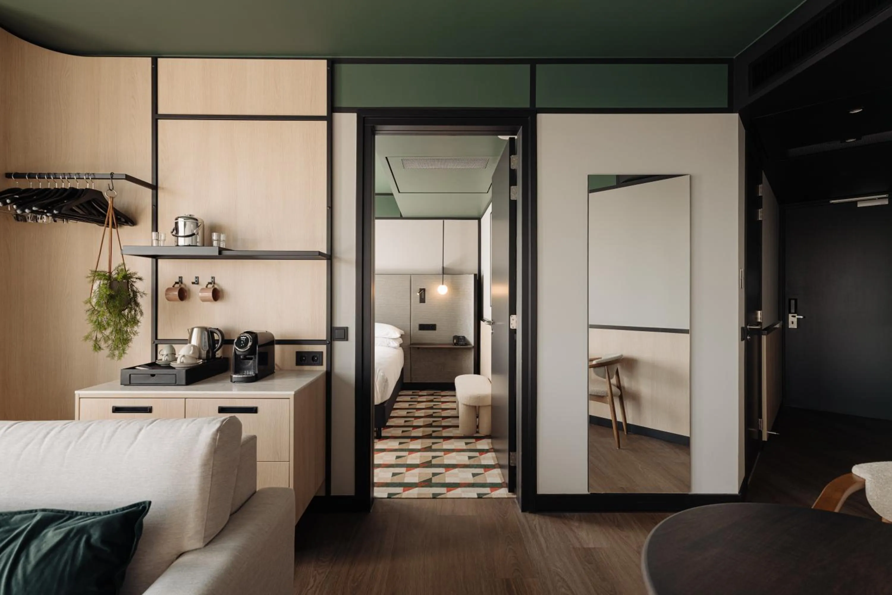 Coffee/tea facilities, Bed in DoubleTree by Hilton Amsterdam Centraal Station