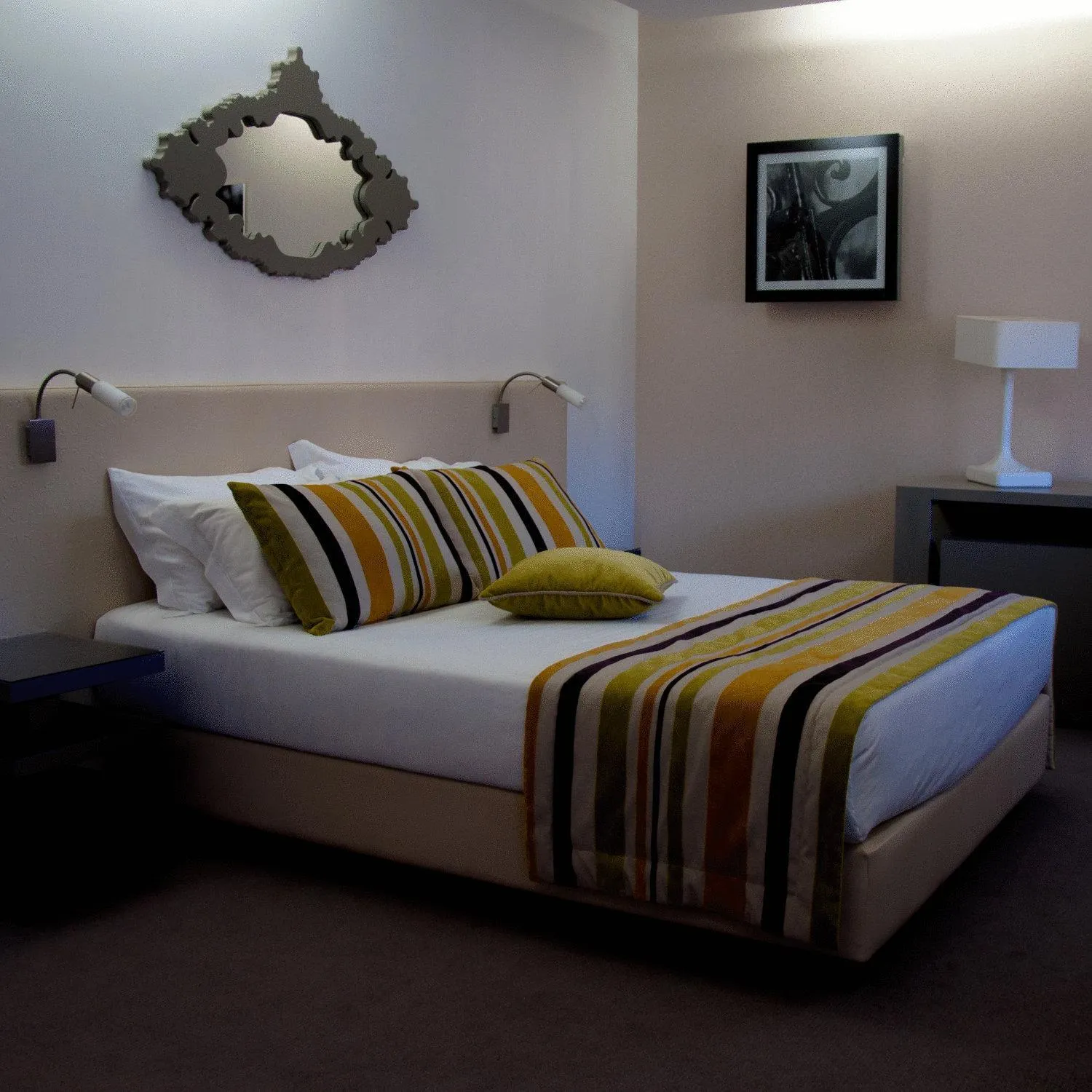 Photo of the whole room, Bed in Paredes Design Hotel
