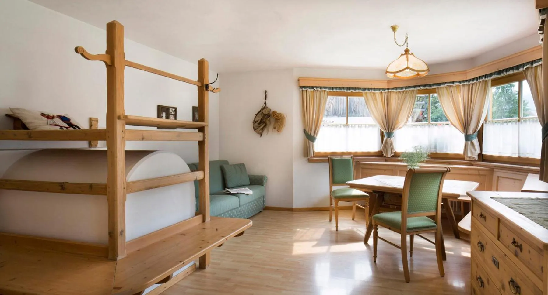 Decorative detail, Bed in Villa Ortensia