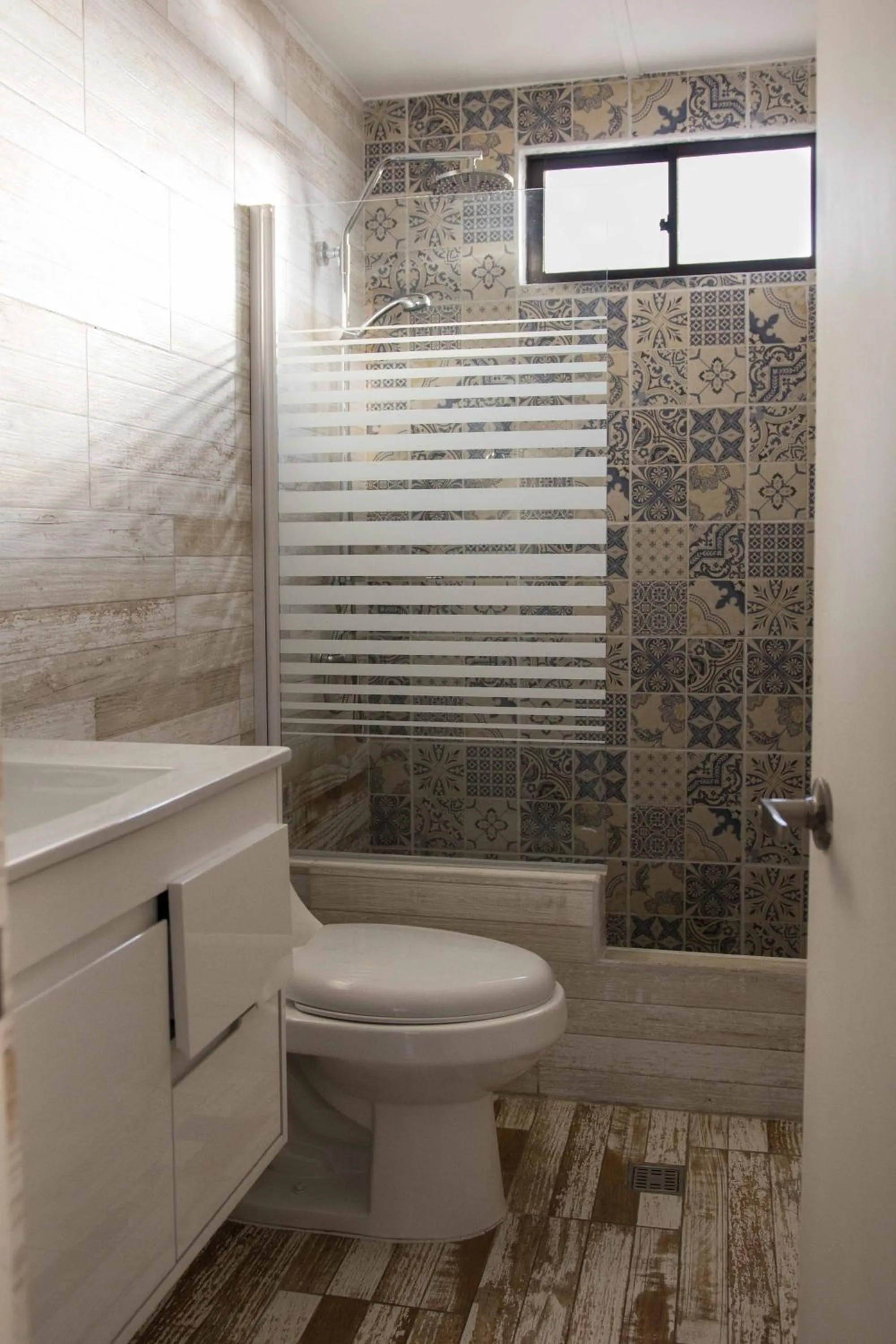 Shower in Hotel Avenida en Arica