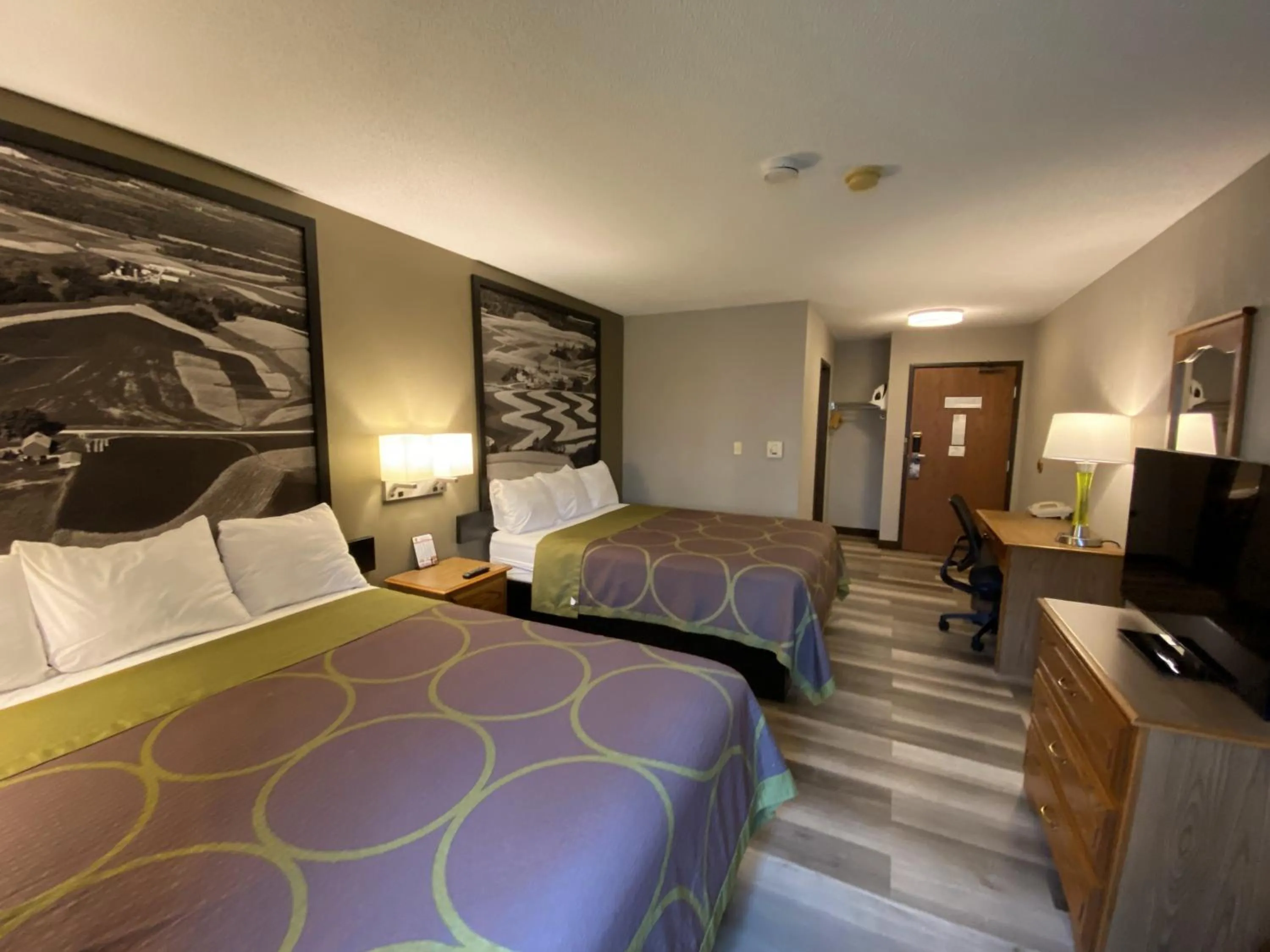 Bed in Super 8 by Wyndham Green Bay Near Stadium