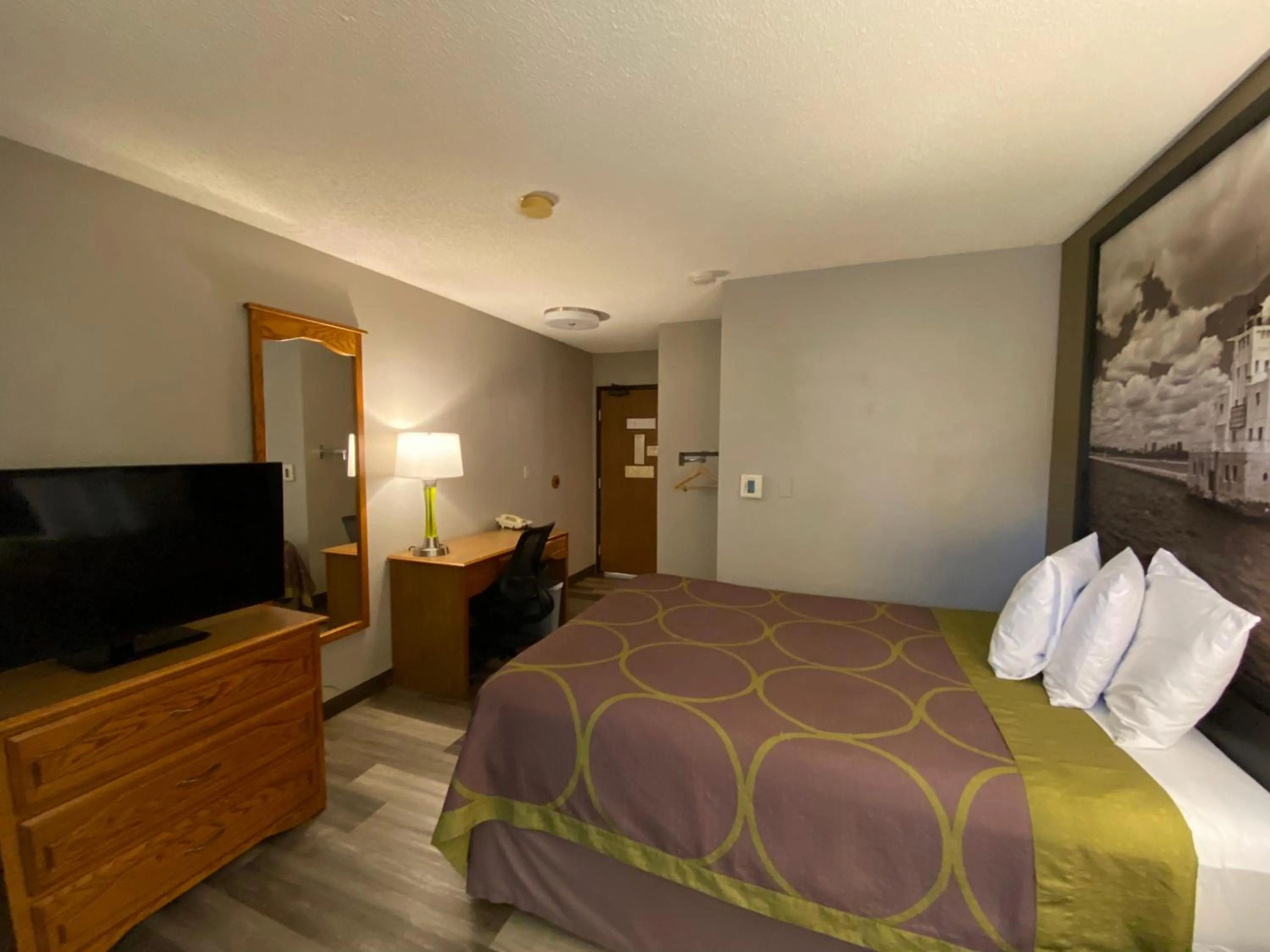 Bed in Super 8 by Wyndham Green Bay Near Stadium