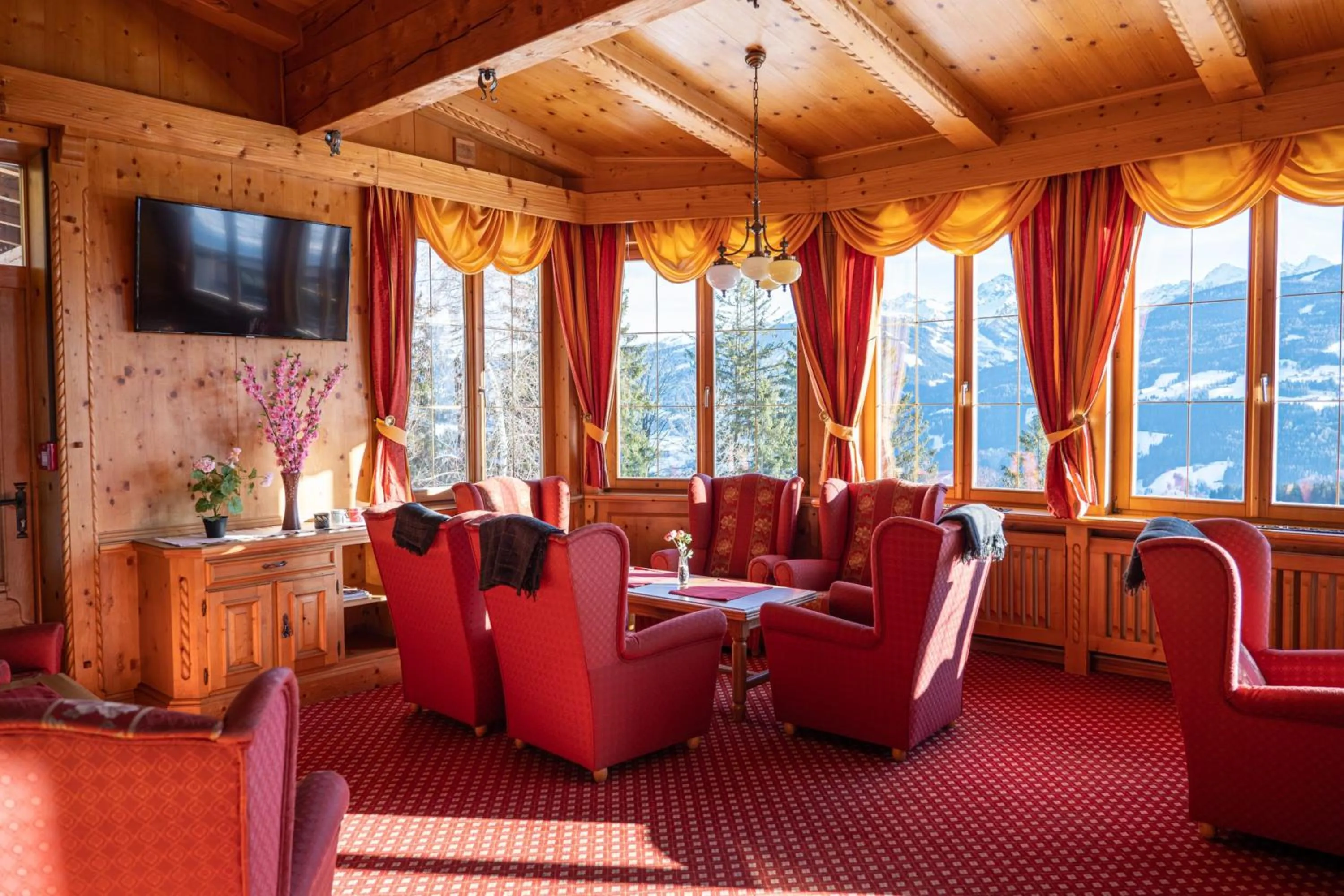 Lounge or bar in Mountain Hotel & Hostel