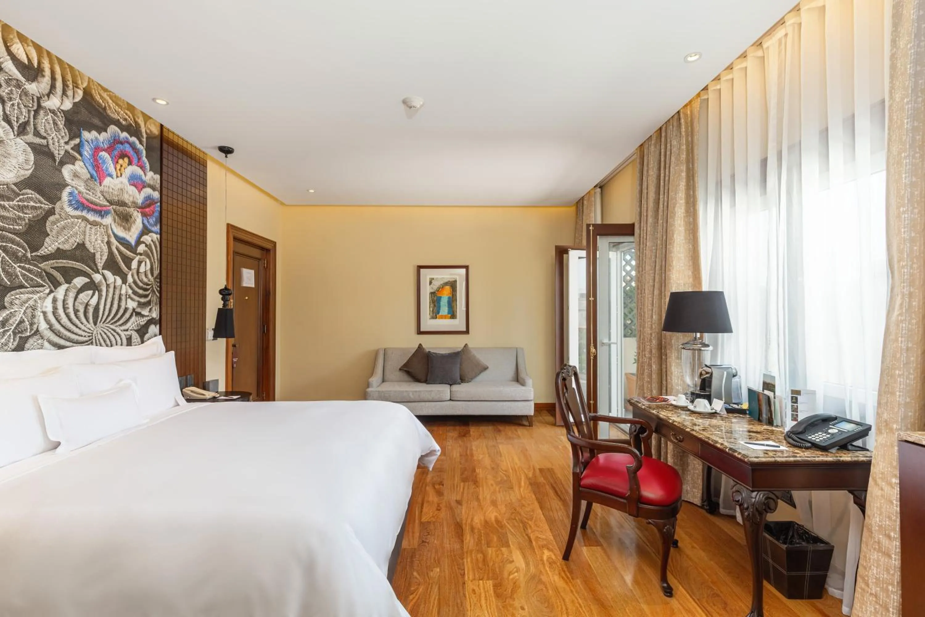 Photo of the whole room, Bed in Country Club Lima Hotel – The Leading Hotels of the World