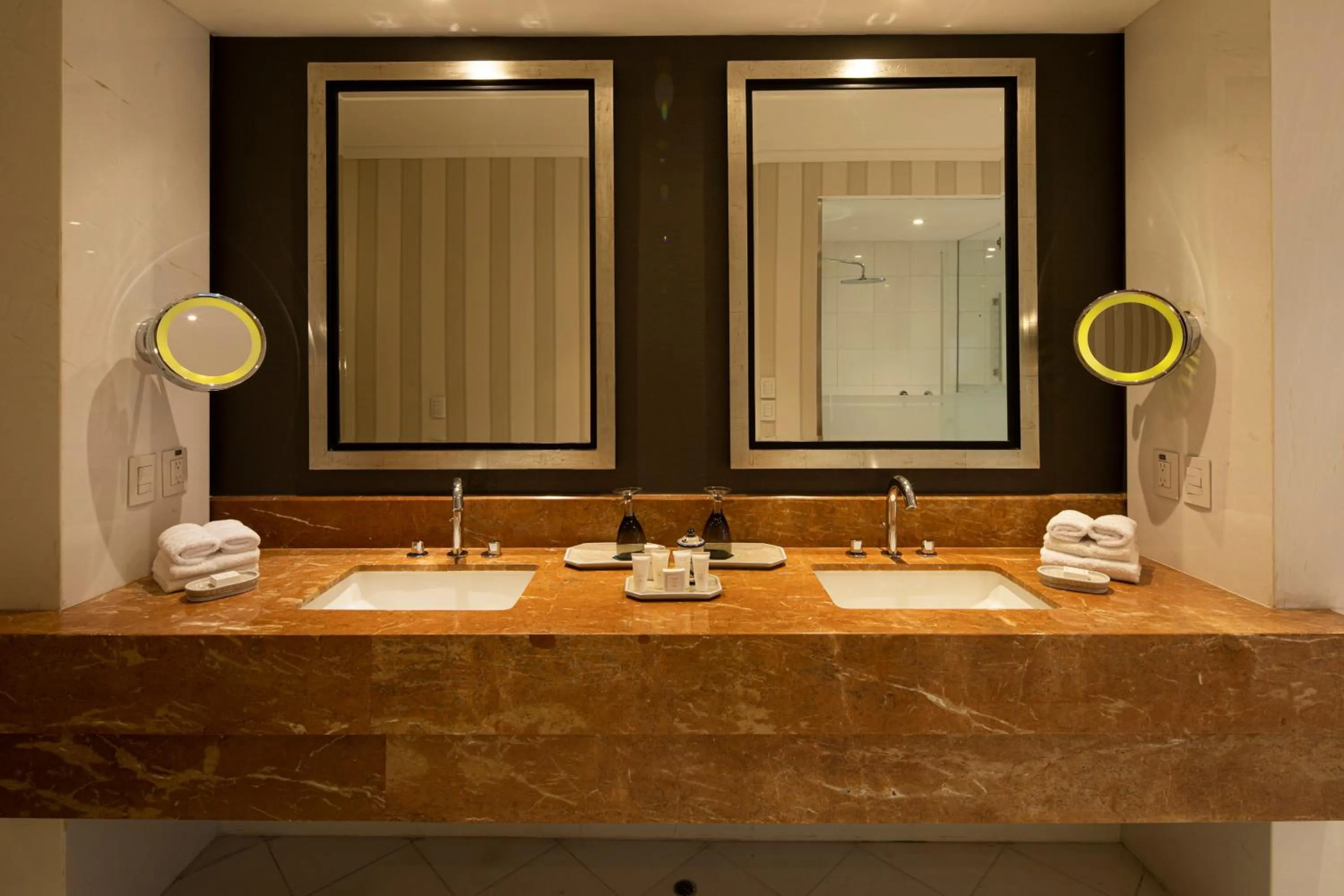 Bathroom in Country Club Lima Hotel – The Leading Hotels of the World