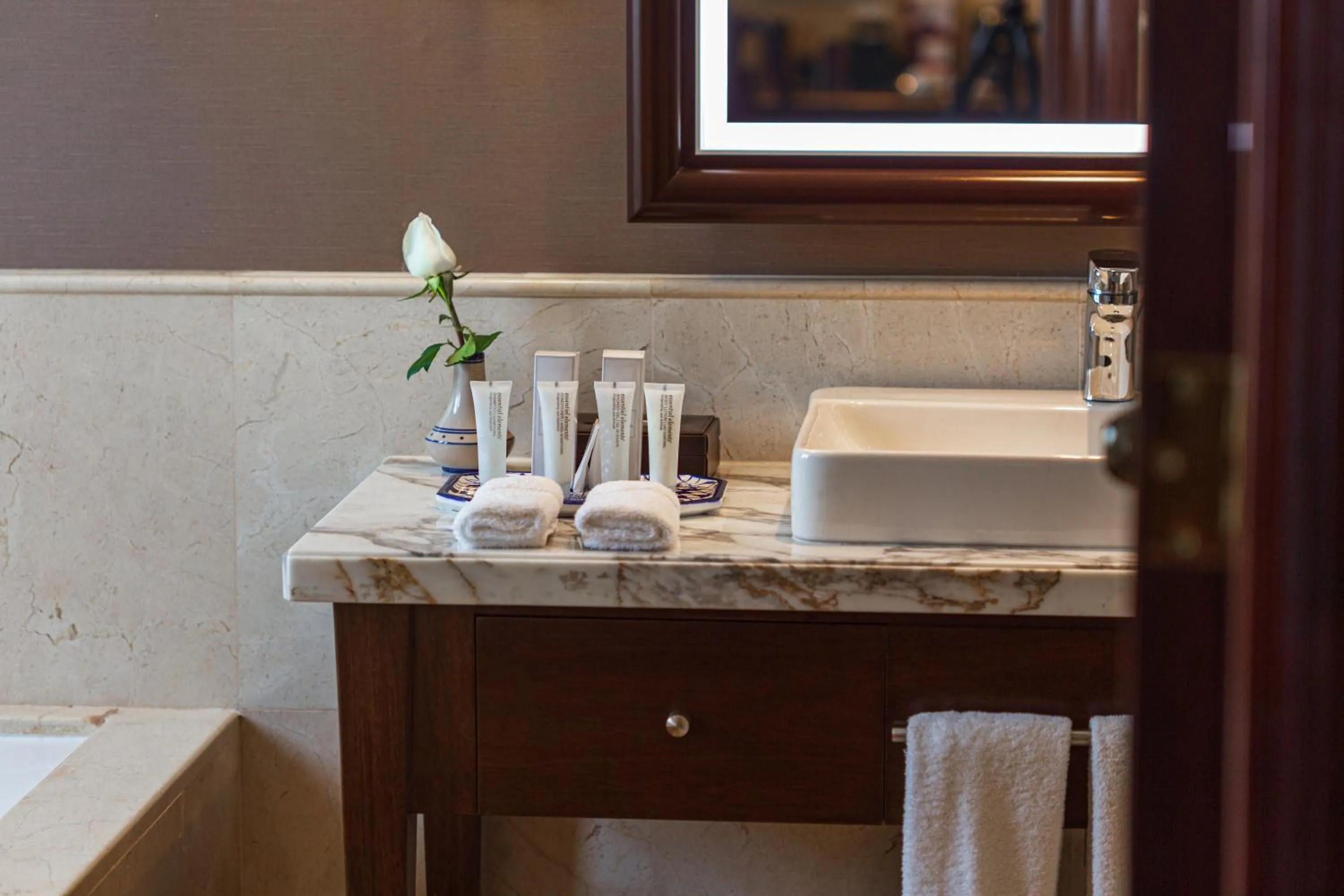 Bathroom in Country Club Lima Hotel – The Leading Hotels of the World