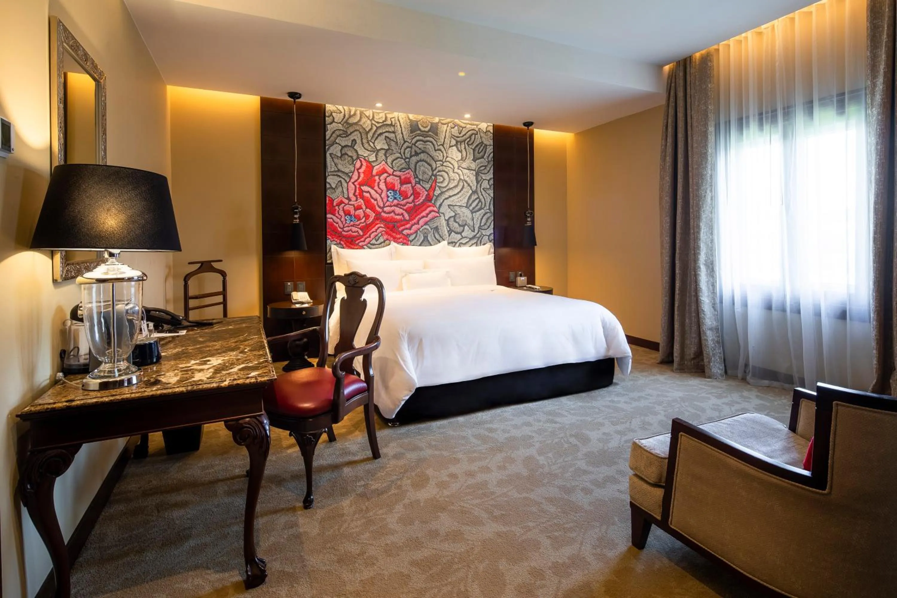 TV and multimedia, Bed in Country Club Lima Hotel – The Leading Hotels of the World