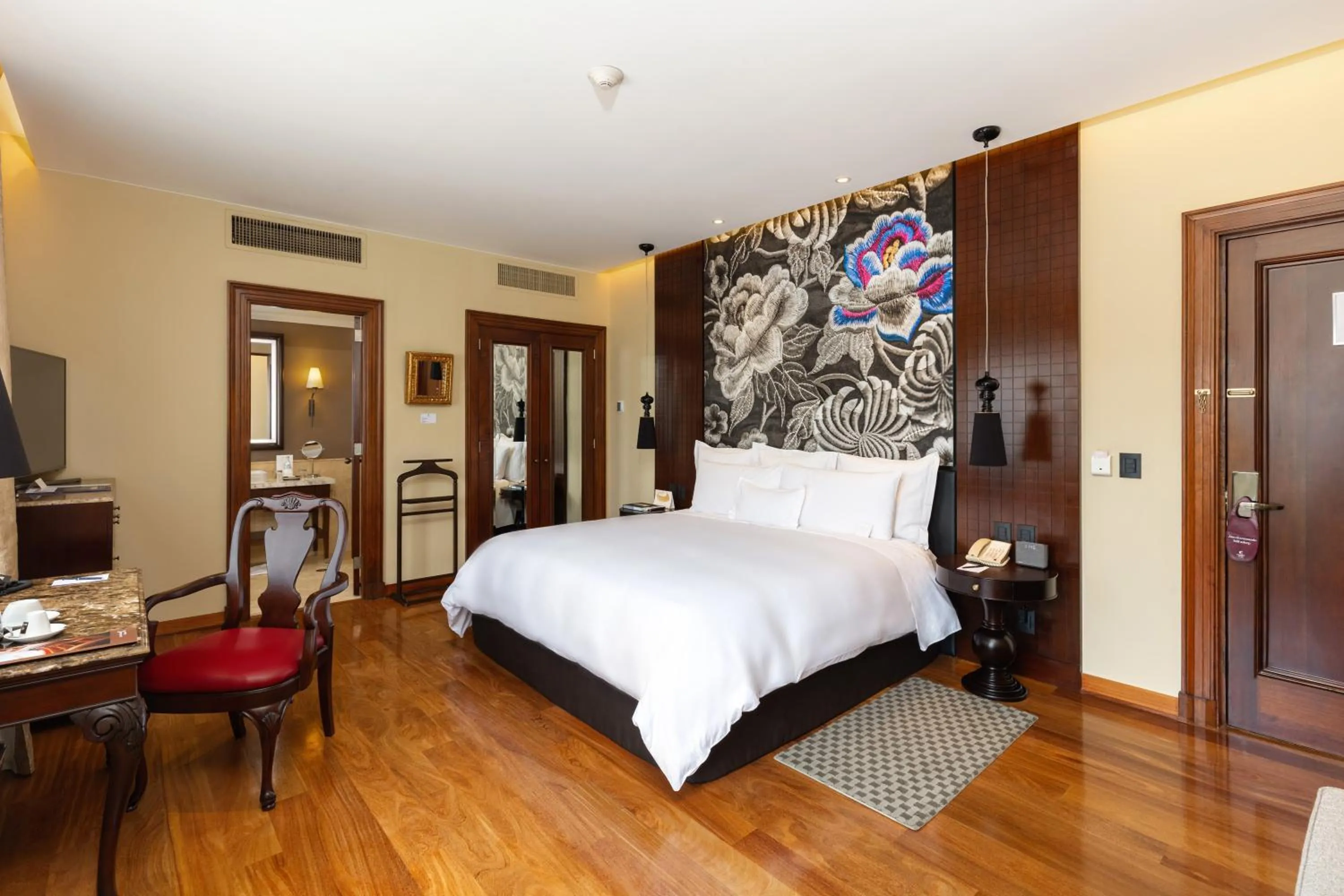 Bed in Country Club Lima Hotel – The Leading Hotels of the World