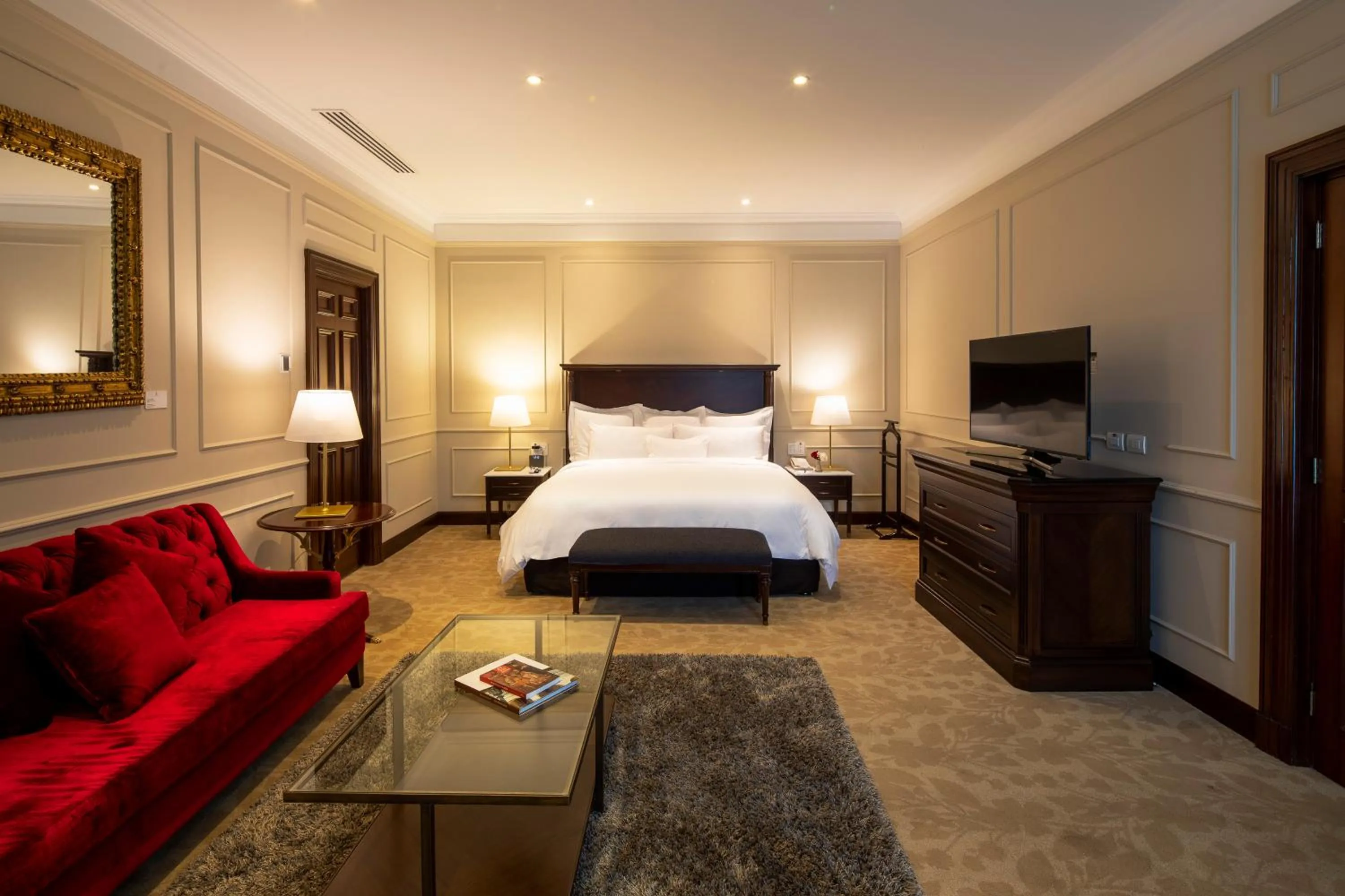 Photo of the whole room, Bed in Country Club Lima Hotel – The Leading Hotels of the World