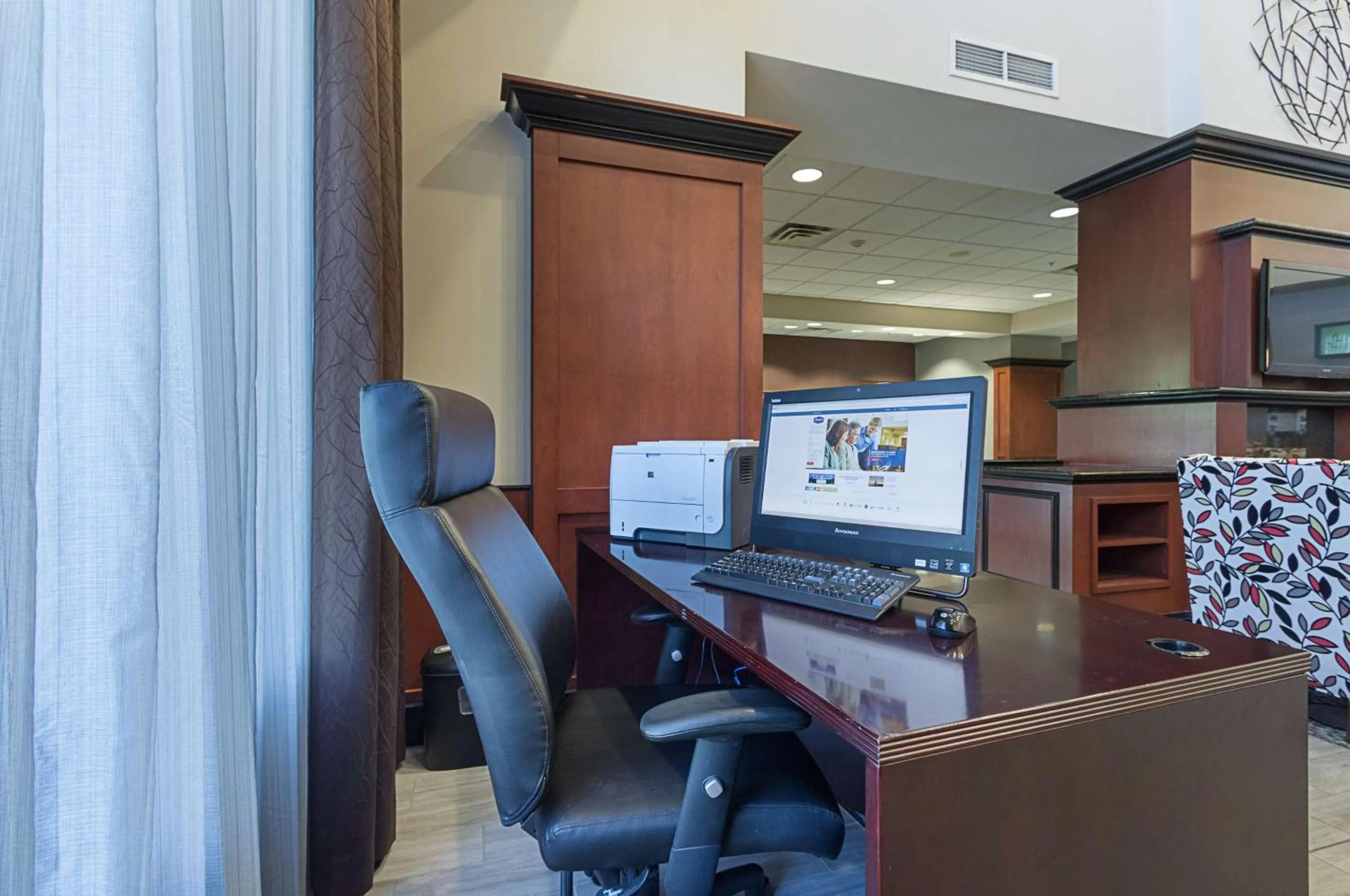 Business facilities in Hampton Inn and Suites Indianapolis/Brownsburg